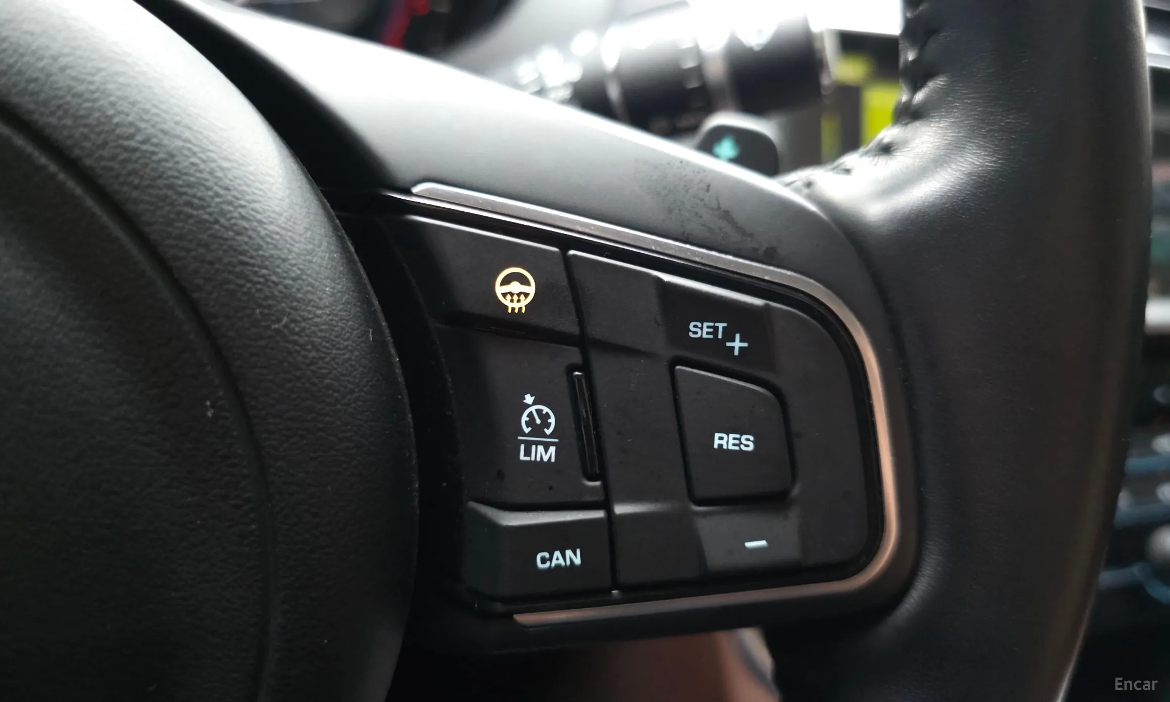 Jaguar XE превью 18