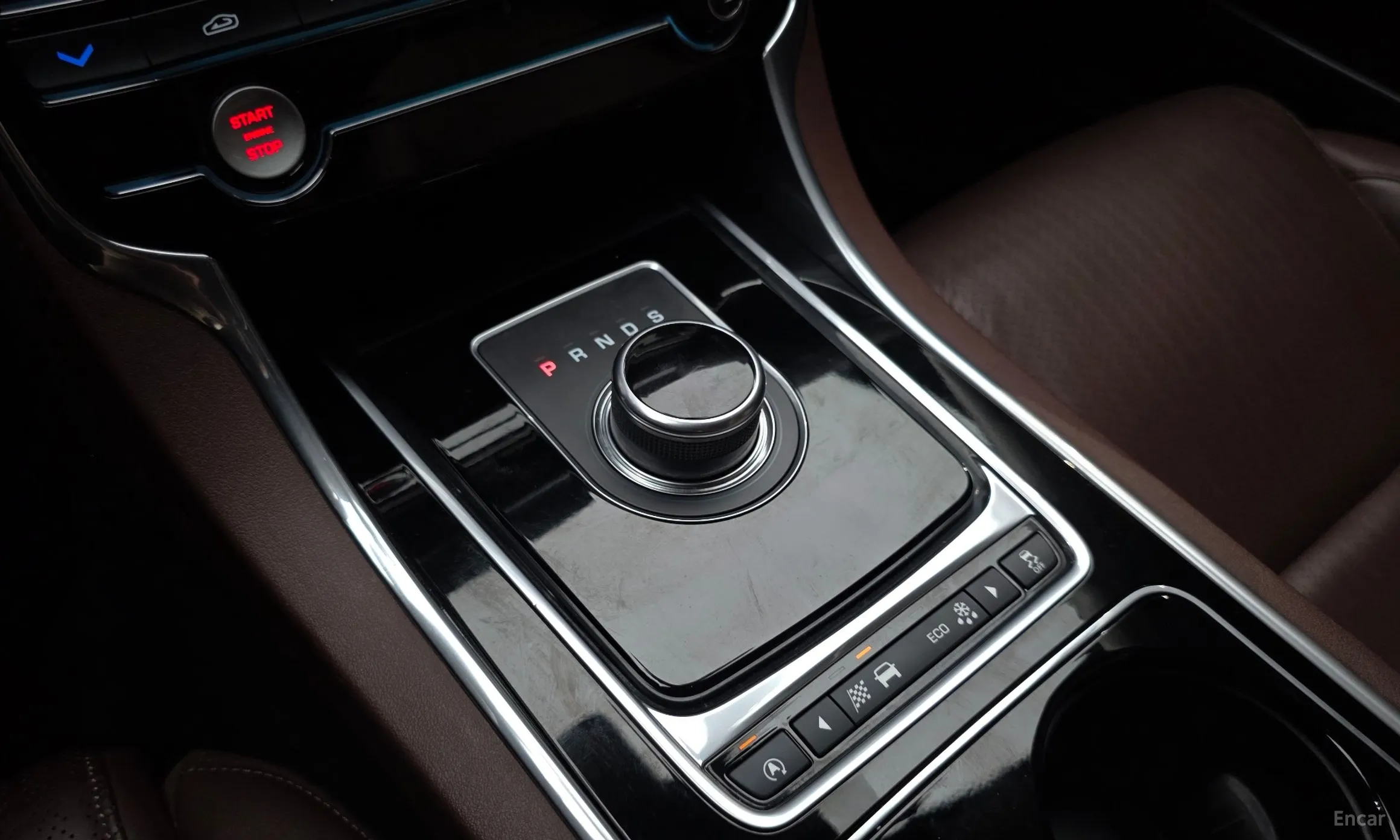 Jaguar XE превью 9