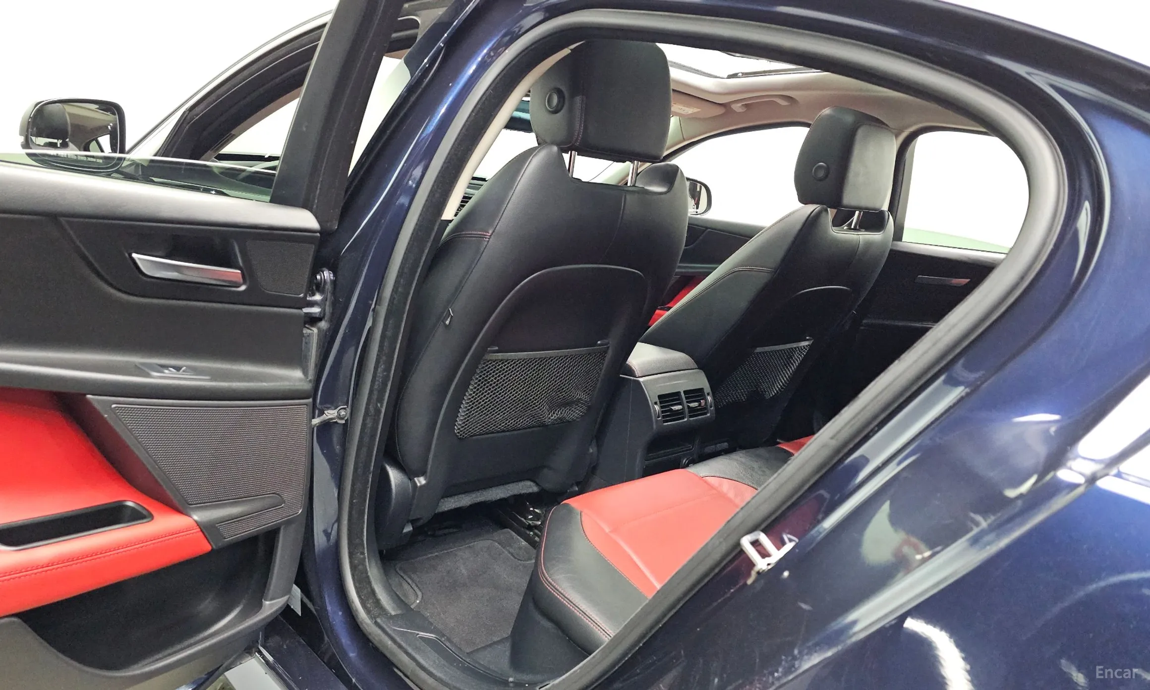 Jaguar XE превью 11