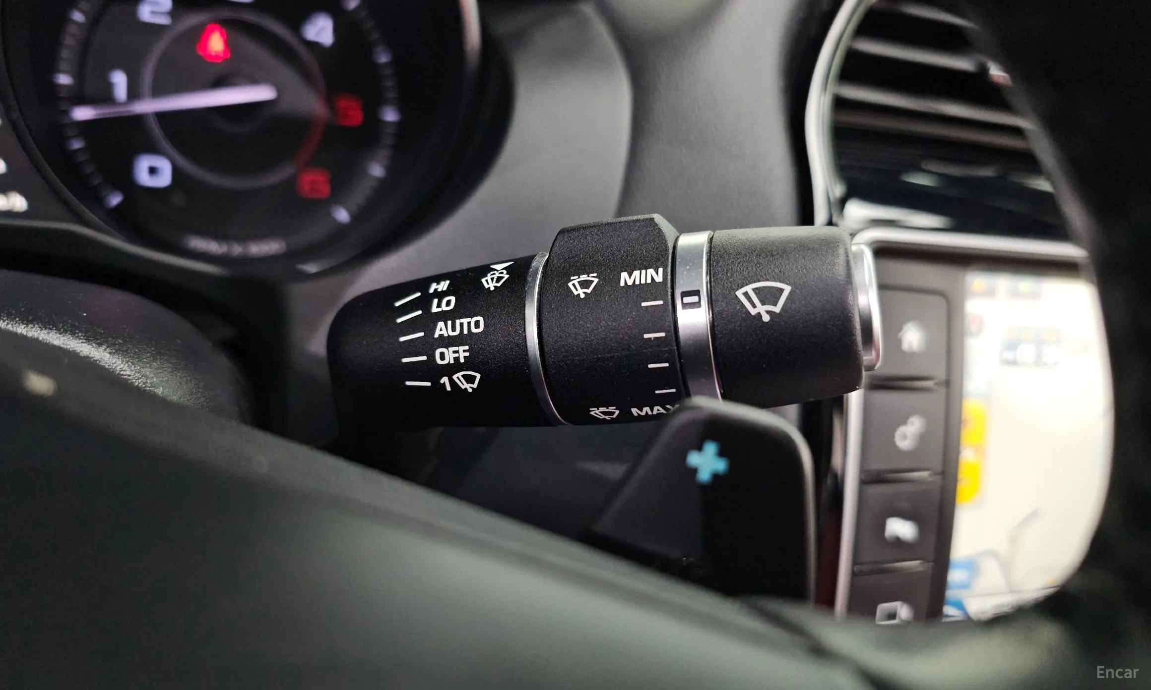 Jaguar XE превью 15