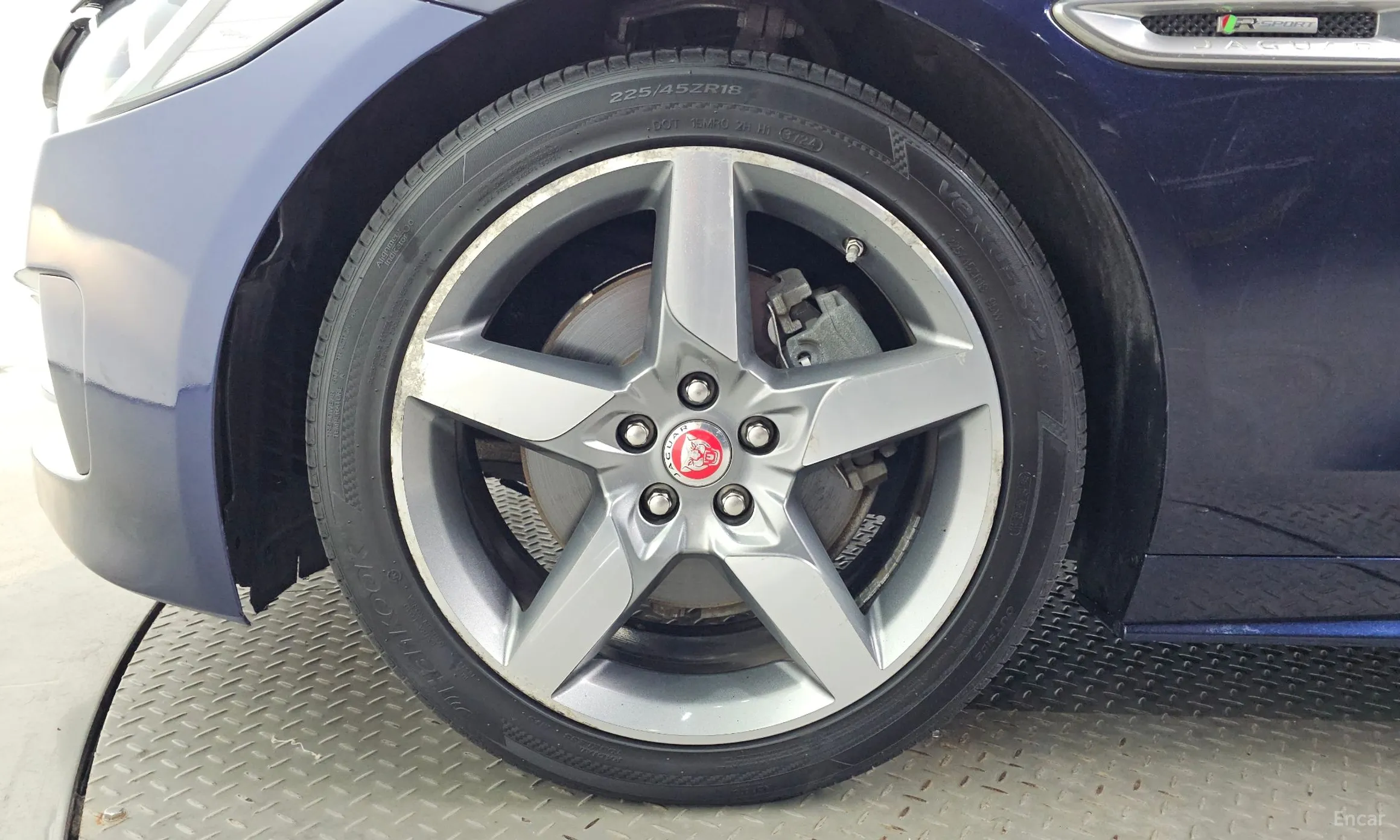 Jaguar XE превью 5