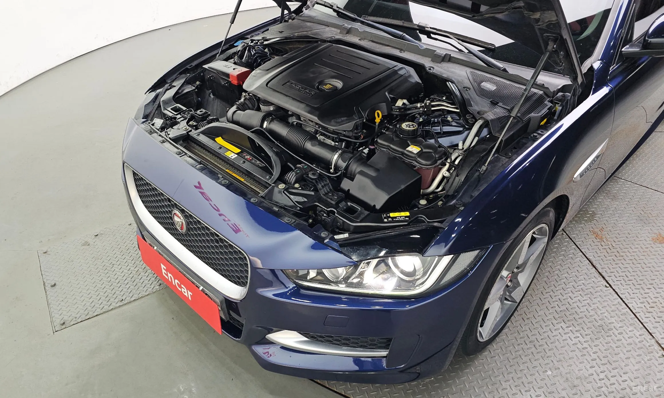 Jaguar XE превью 6