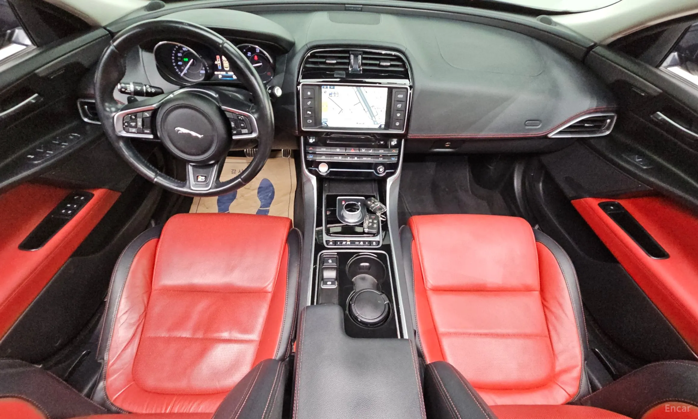Jaguar XE превью 7