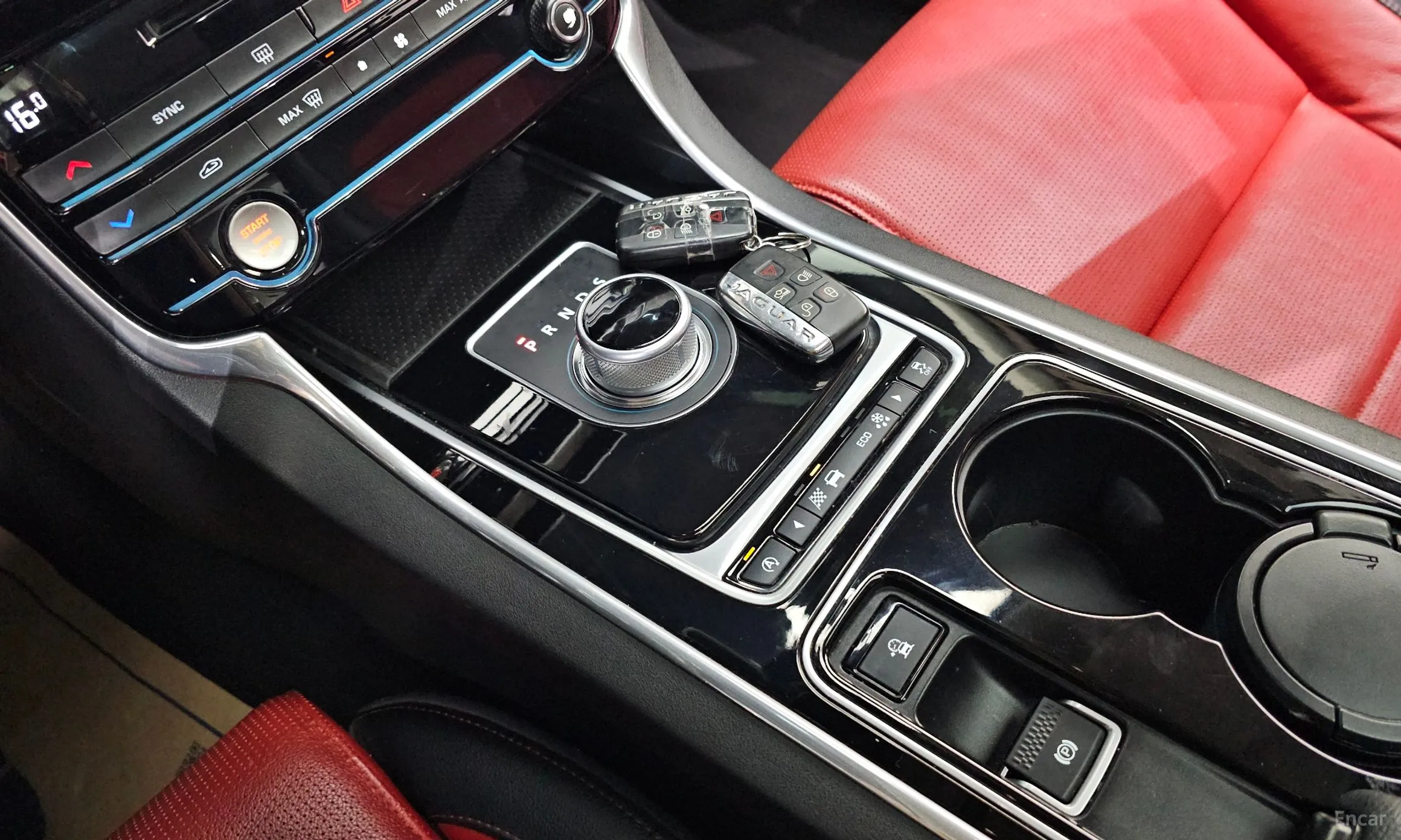 Jaguar XE превью 9