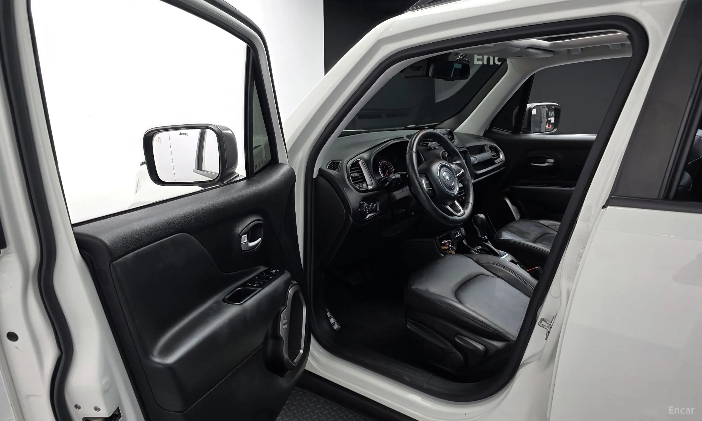 Jeep Renegade превью 10