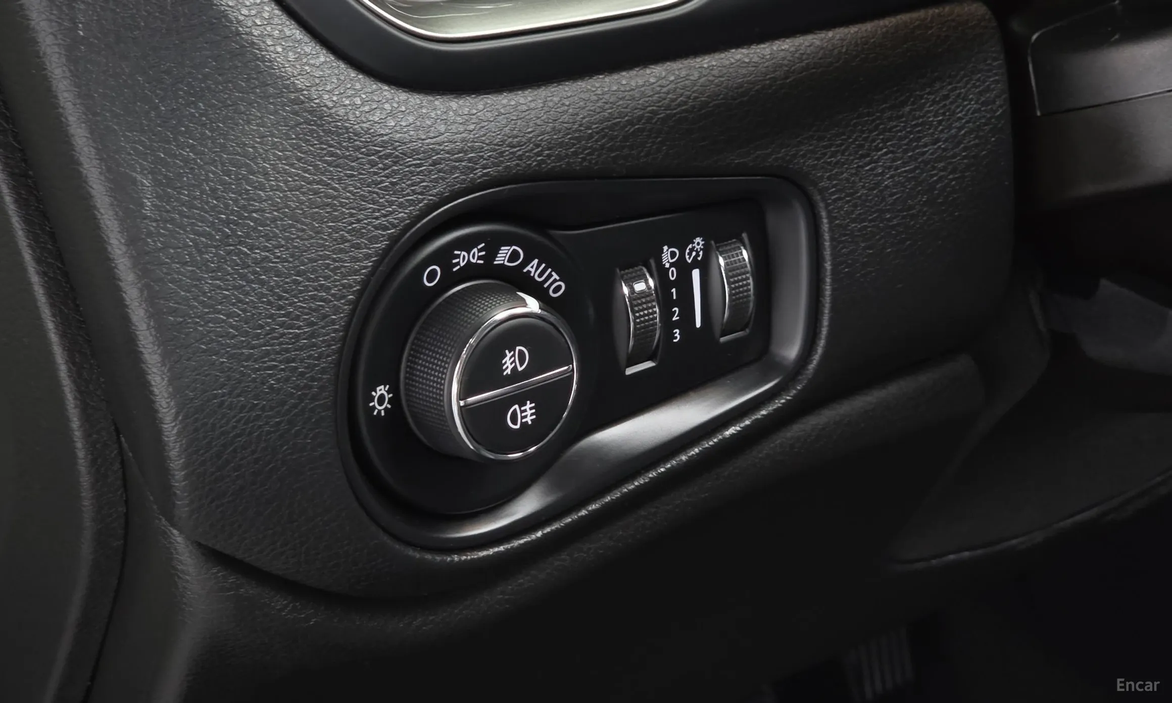 Jeep Renegade превью 15