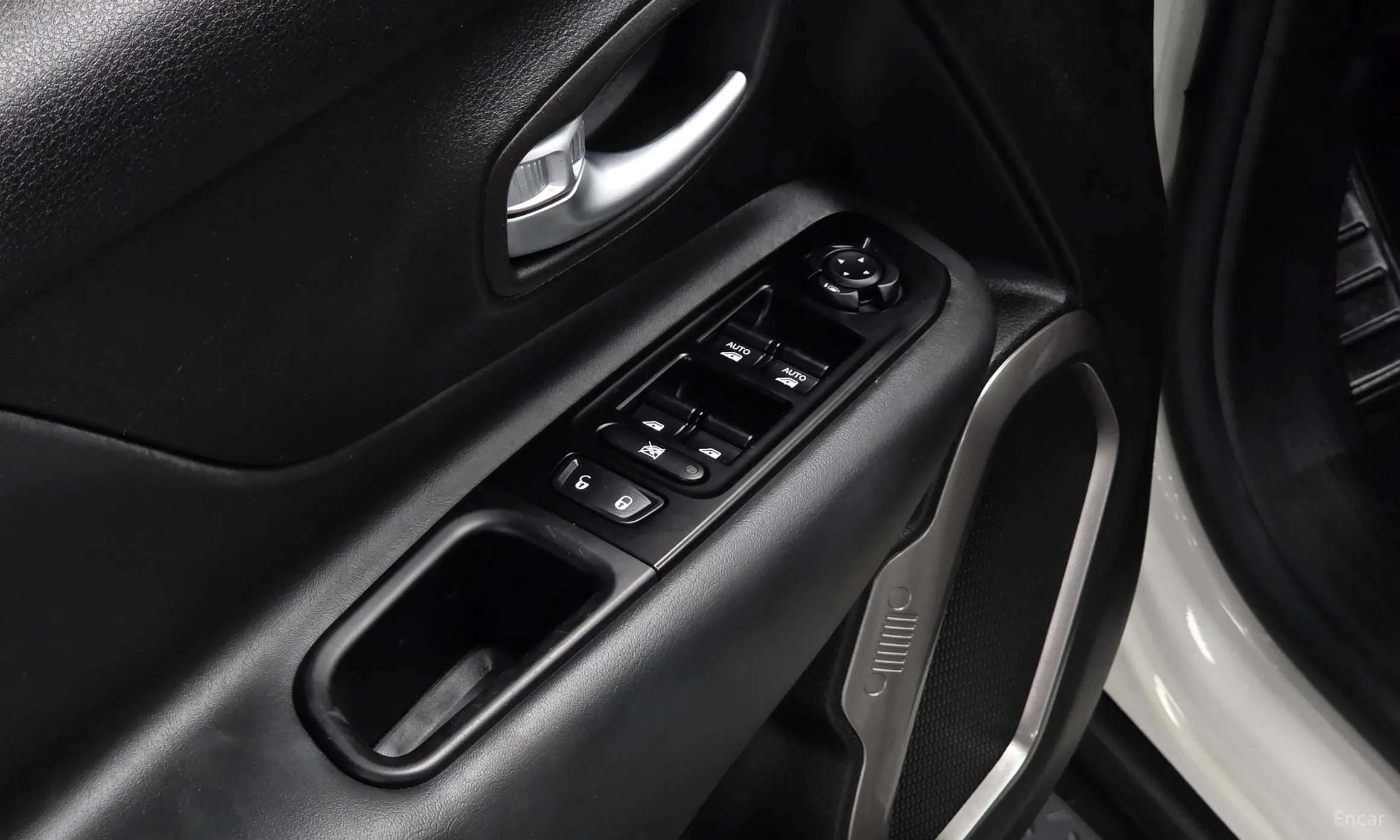 Jeep Renegade превью 16