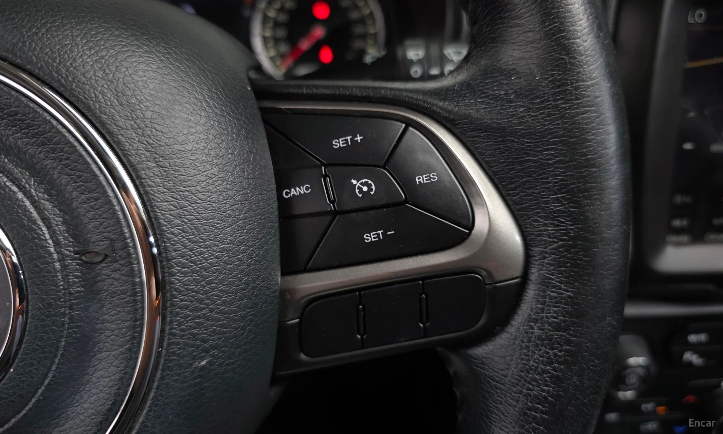 Jeep Renegade превью 17