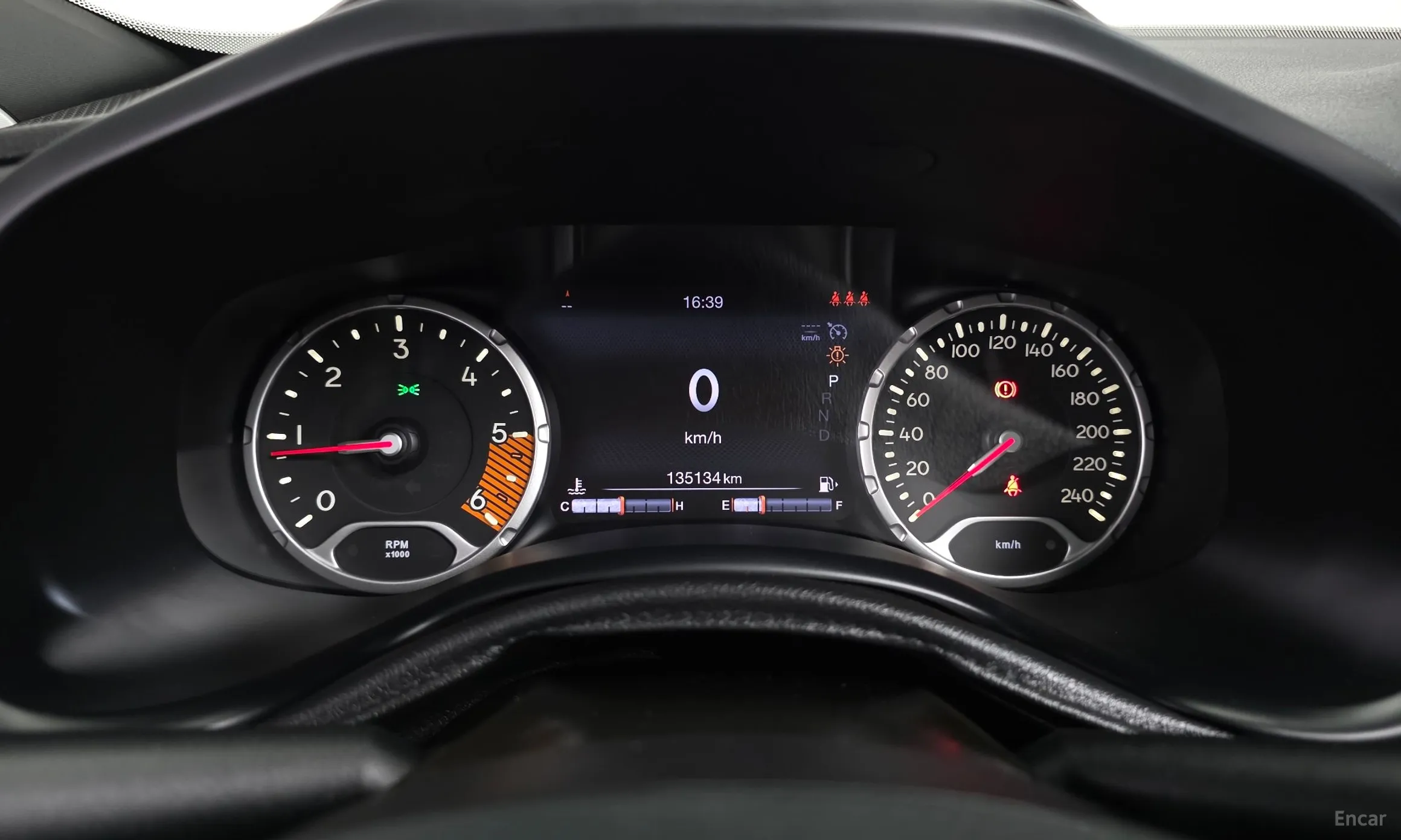 Jeep Renegade превью 8