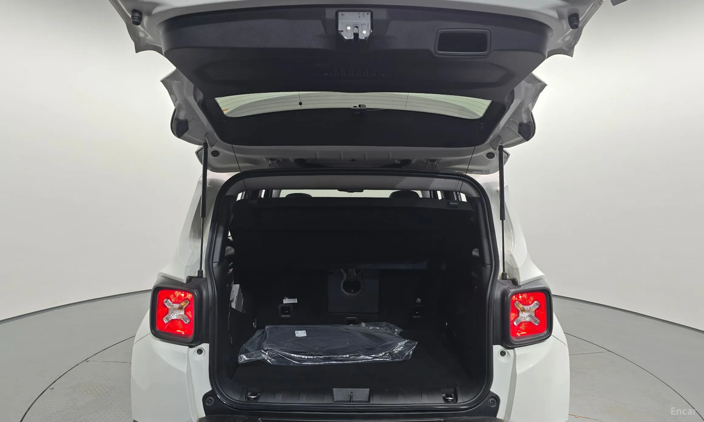 Jeep Renegade превью 18