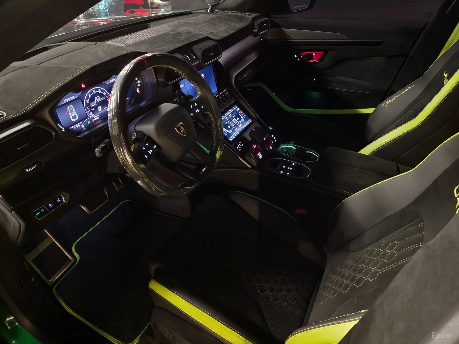 Lamborghini Urus превью 9