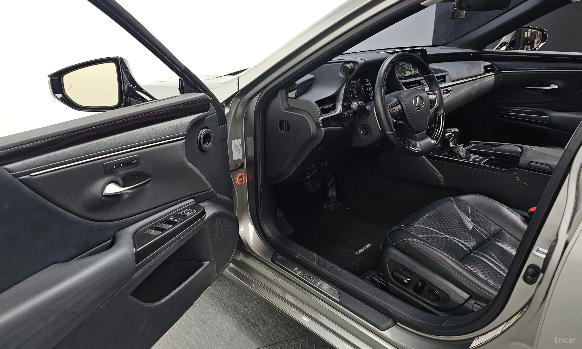 Lexus ES300h 7th Generation превью 11