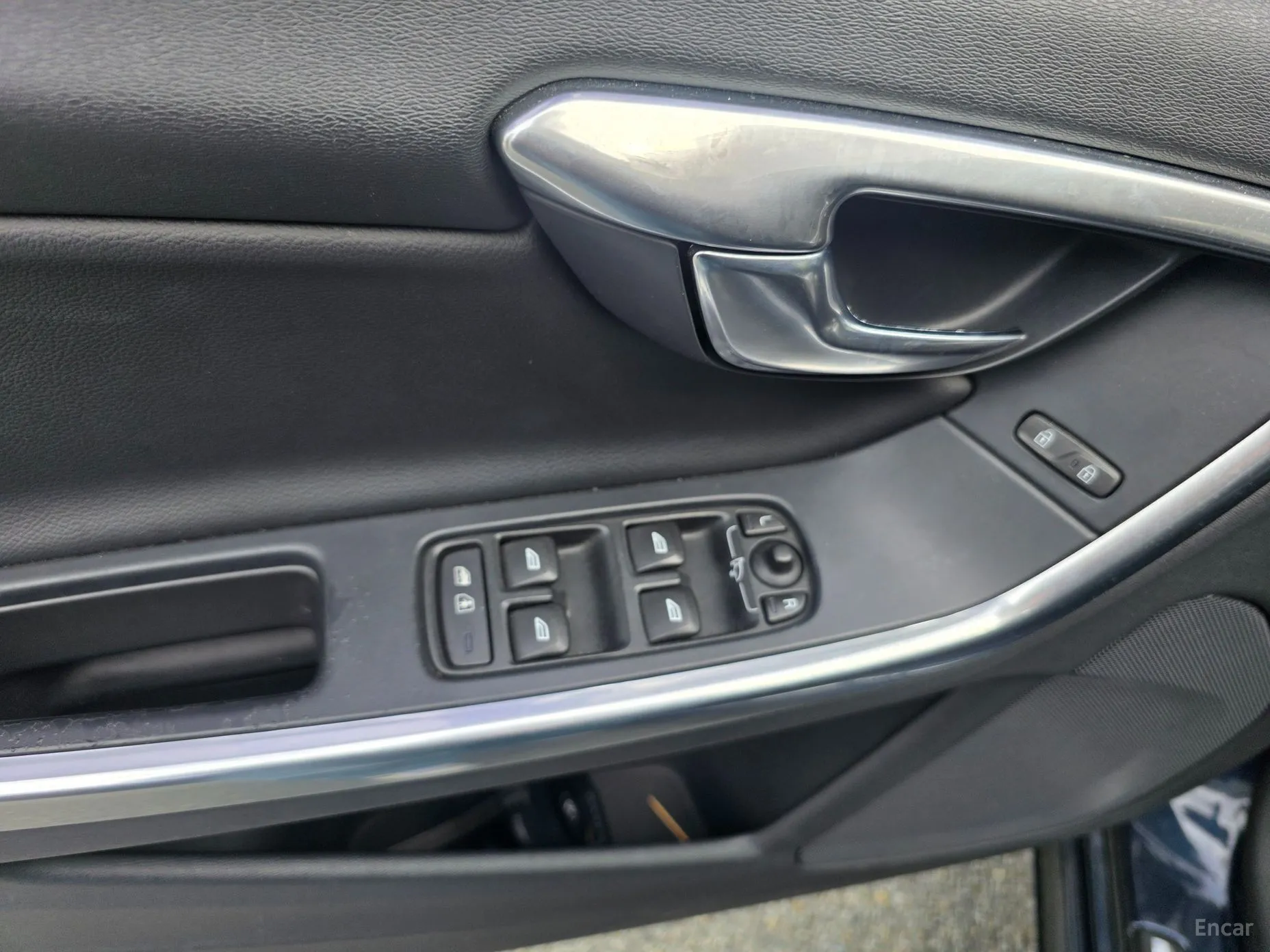 Volvo S60 превью 10