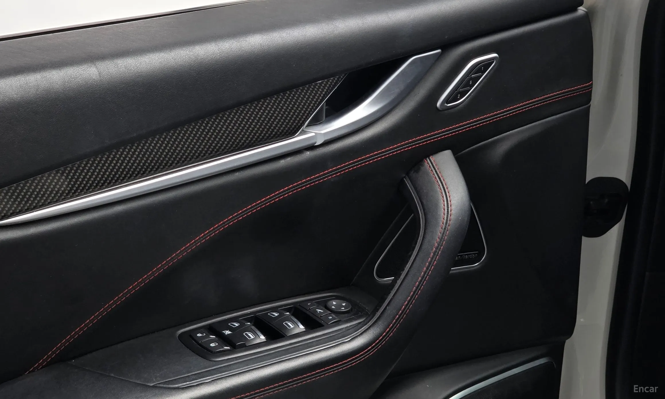 Maserati Levante превью 16