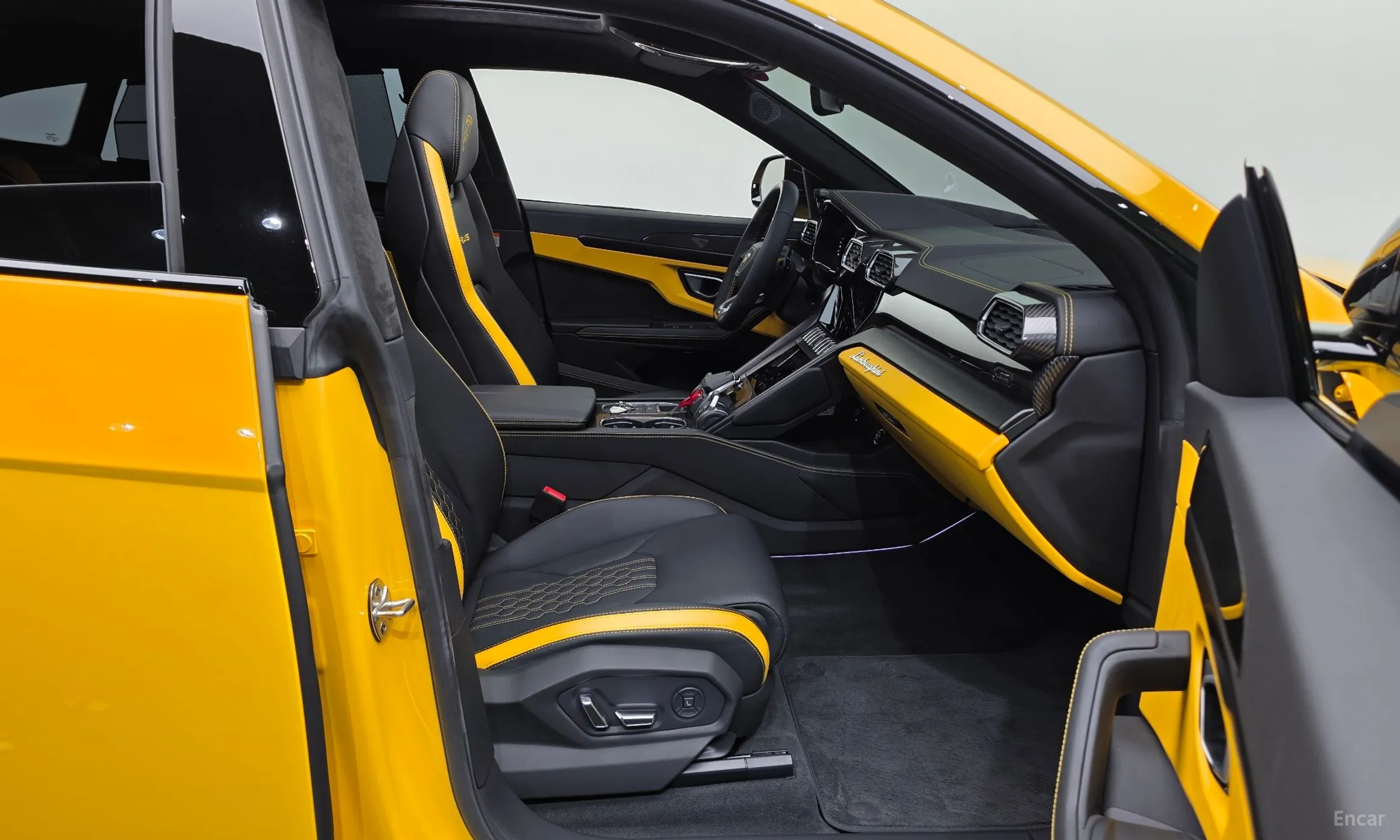 Lamborghini Urus превью 11