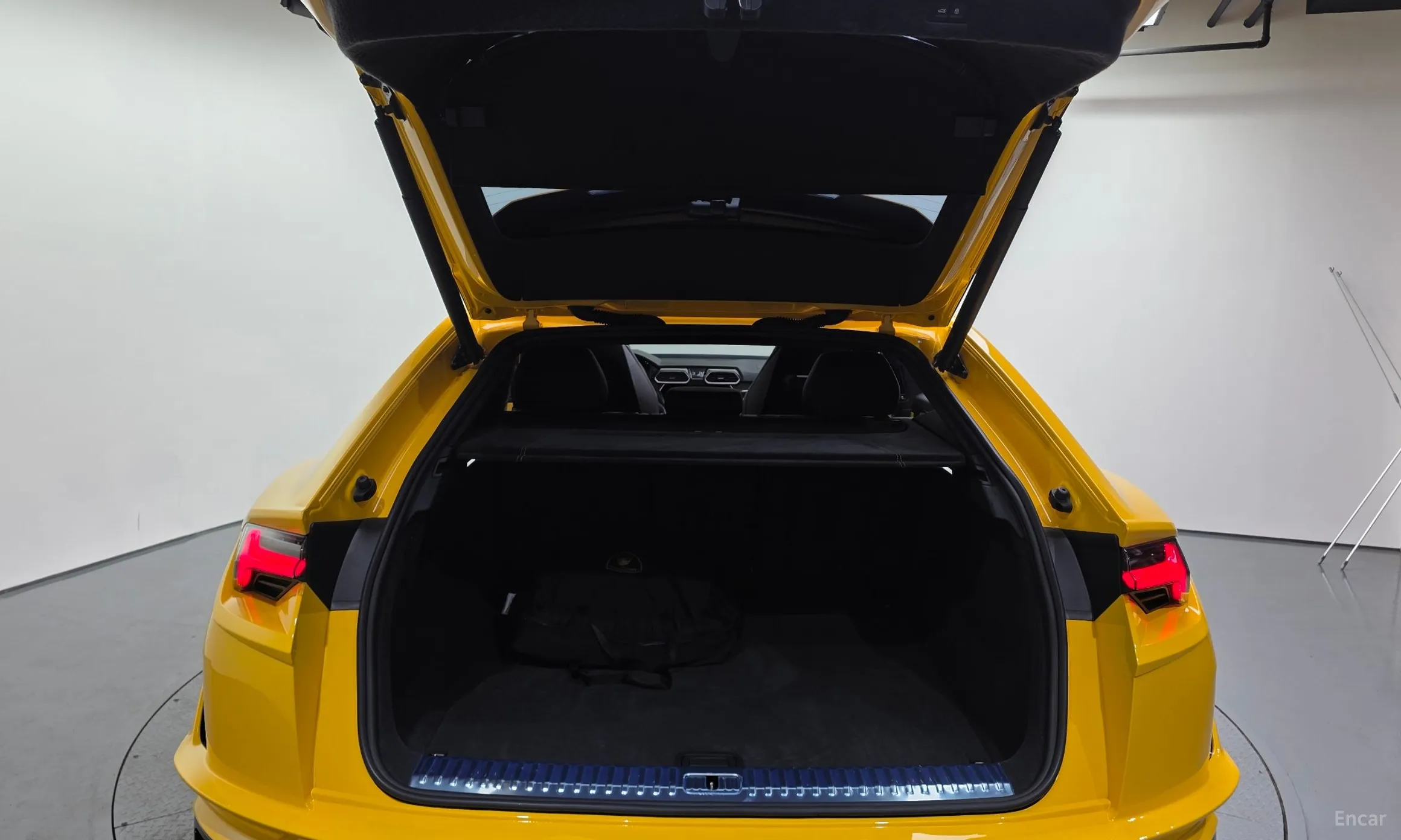 Lamborghini Urus превью 20