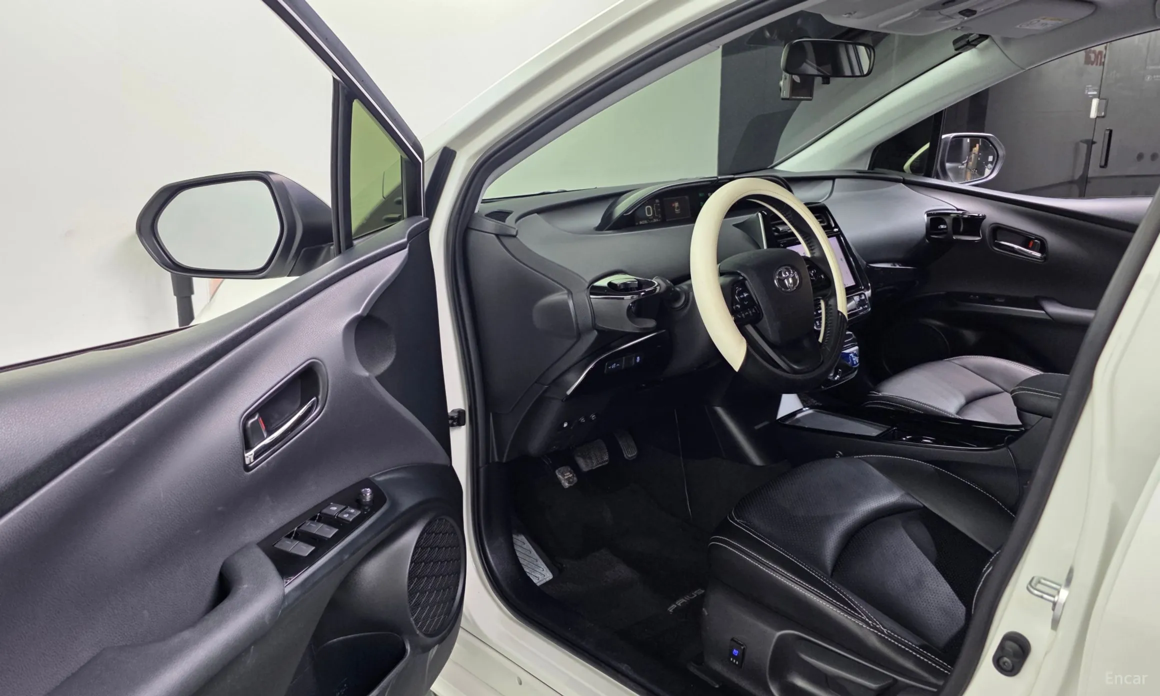 Toyota Prius 4th Generation превью 10