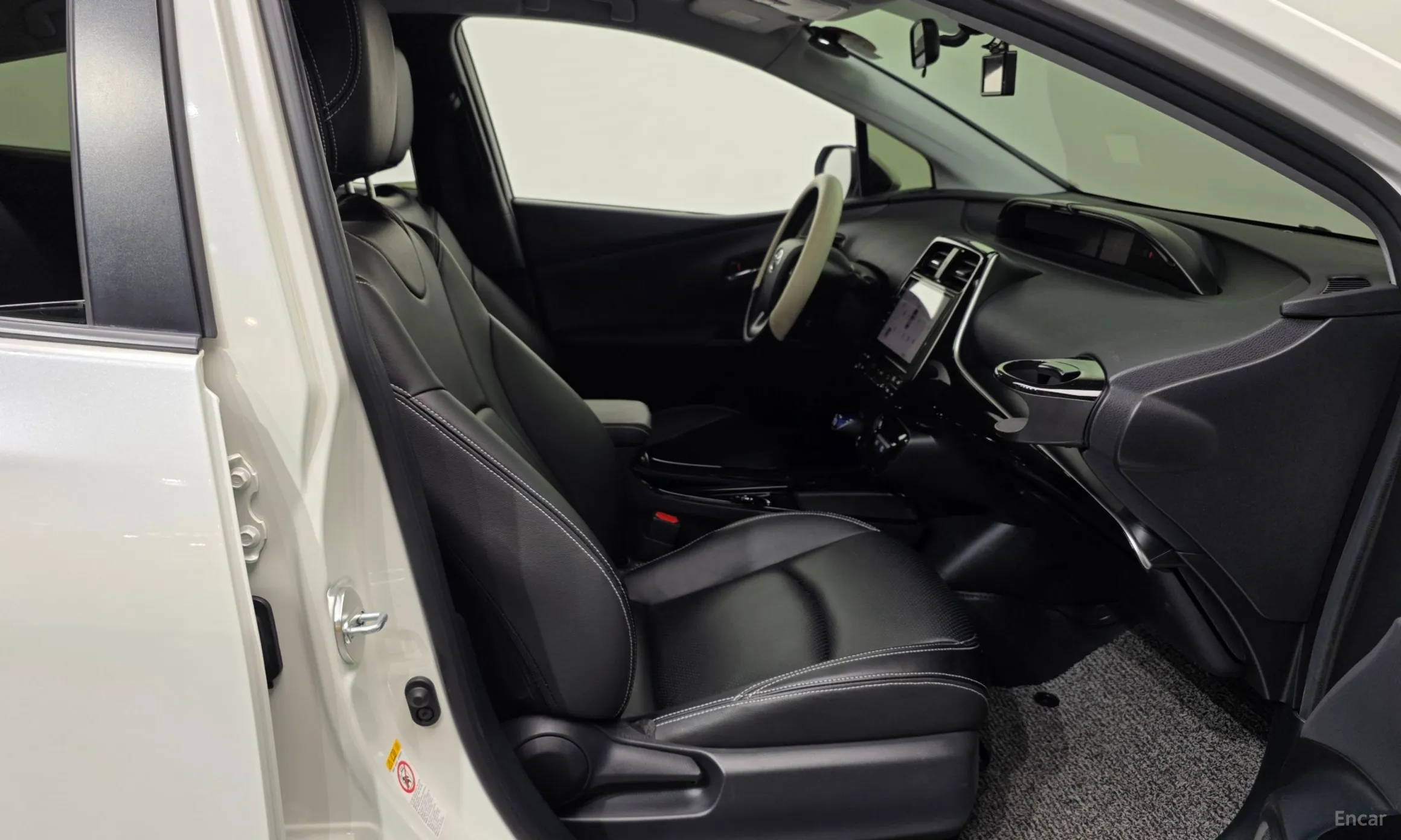 Toyota Prius 4th Generation превью 11