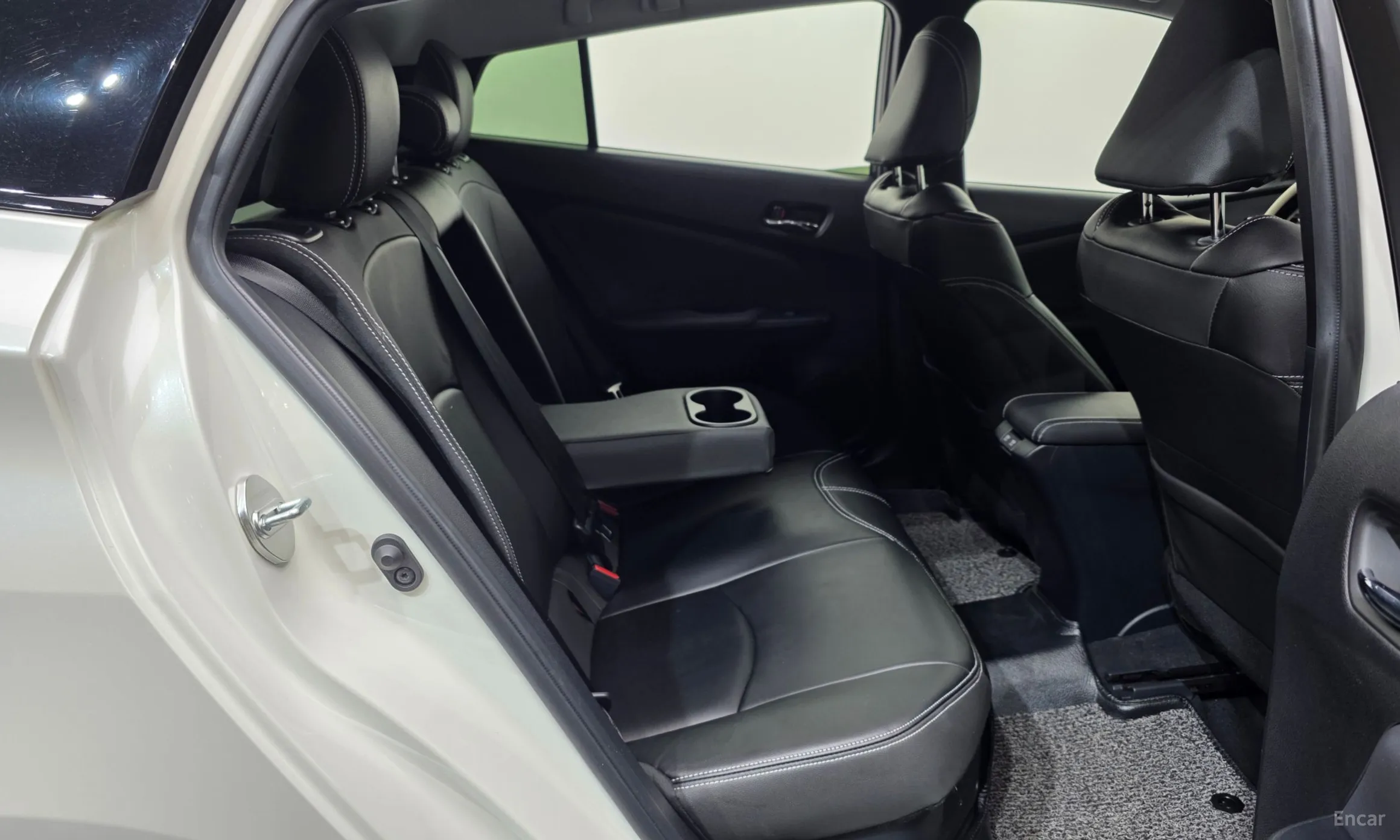 Toyota Prius 4th Generation превью 12