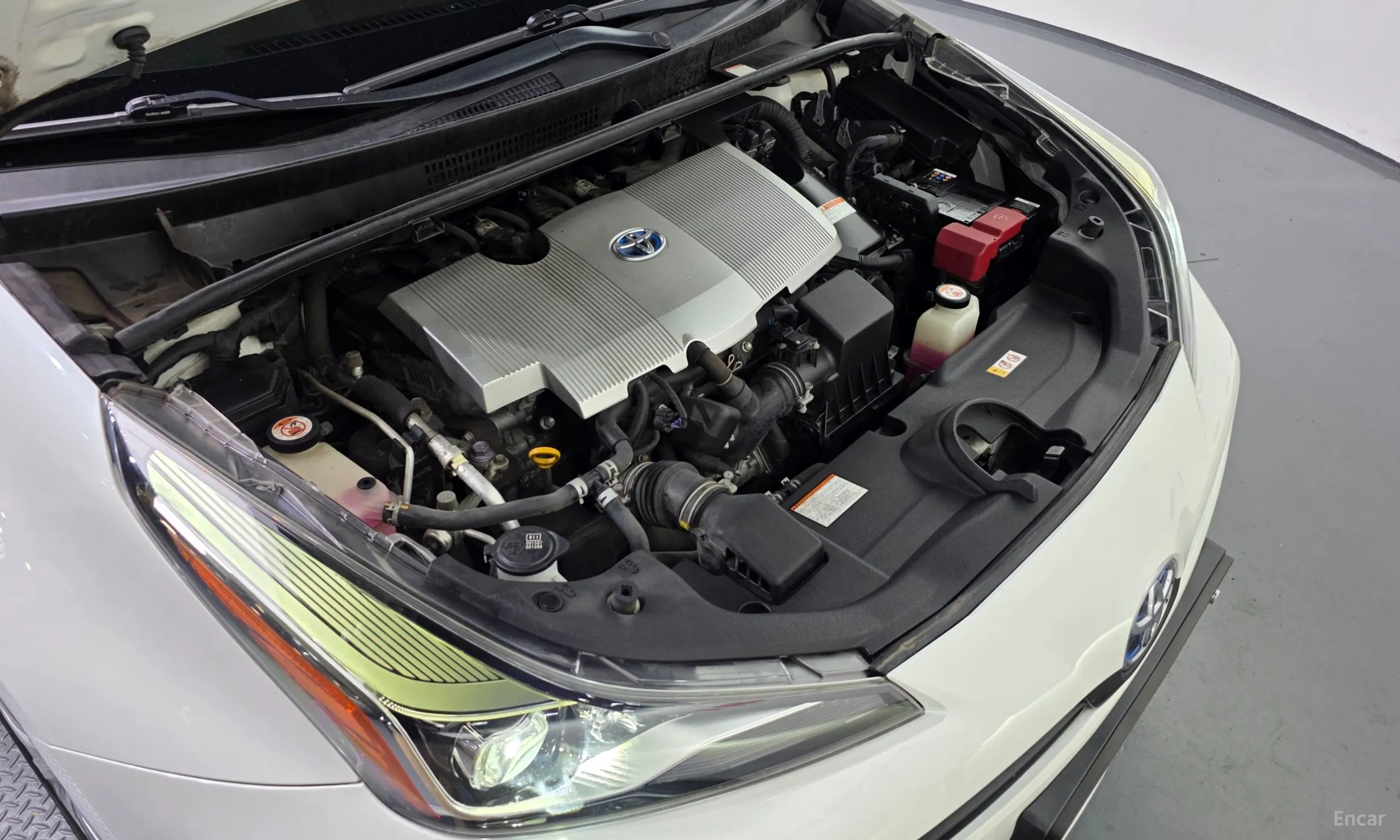 Toyota Prius 4th Generation превью 6