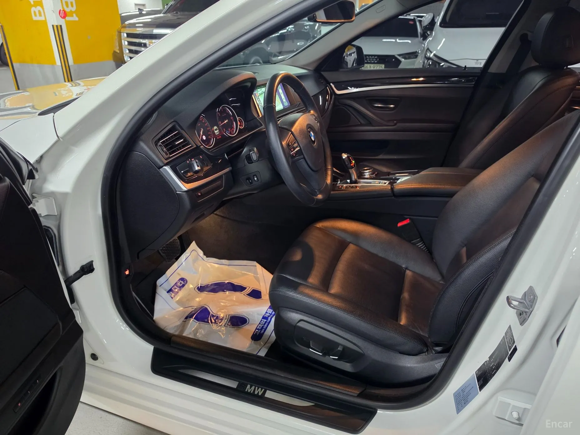 BMW 5 Series (F10) превью 10