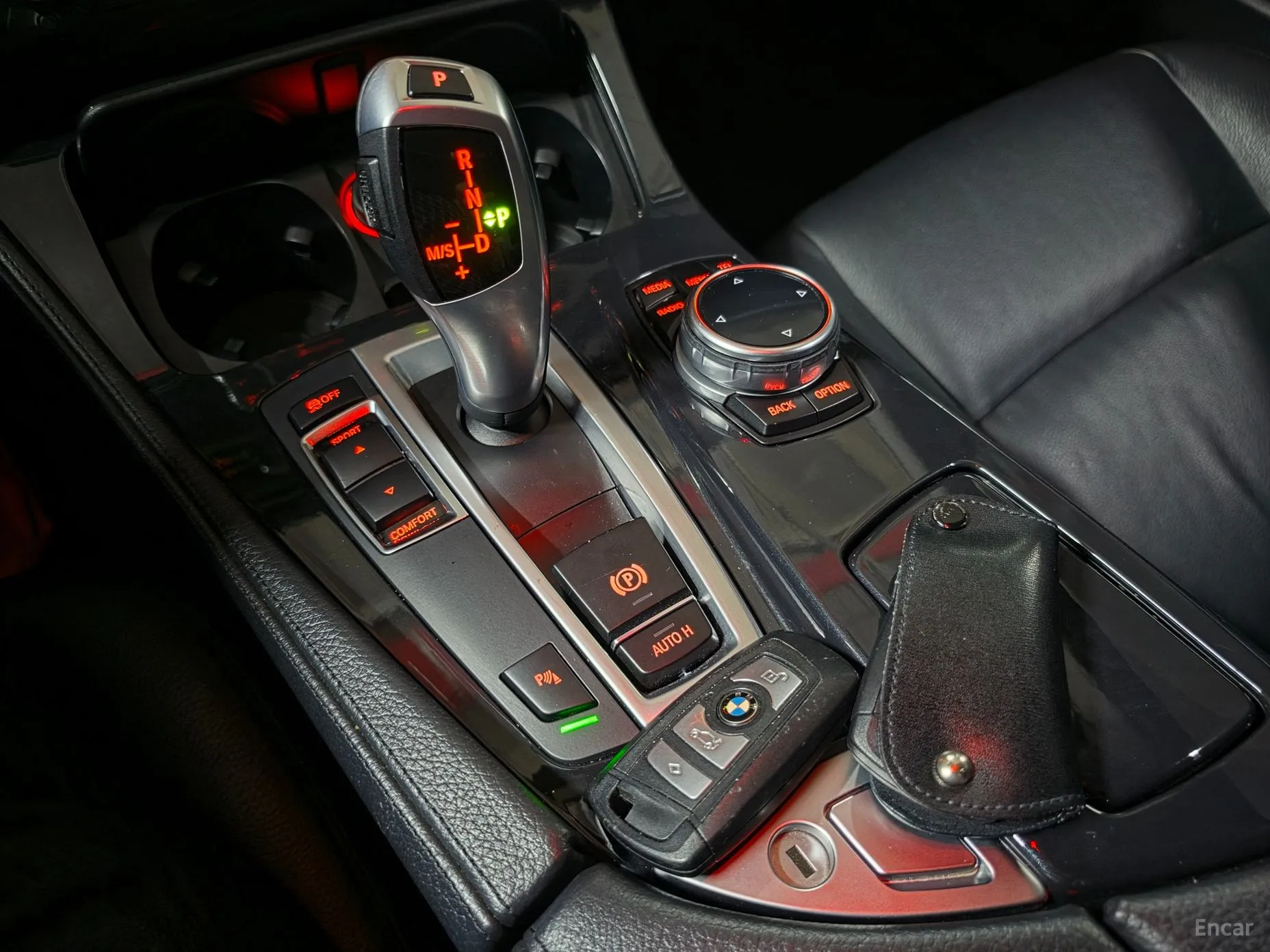 BMW 5 Series (F10) превью 16