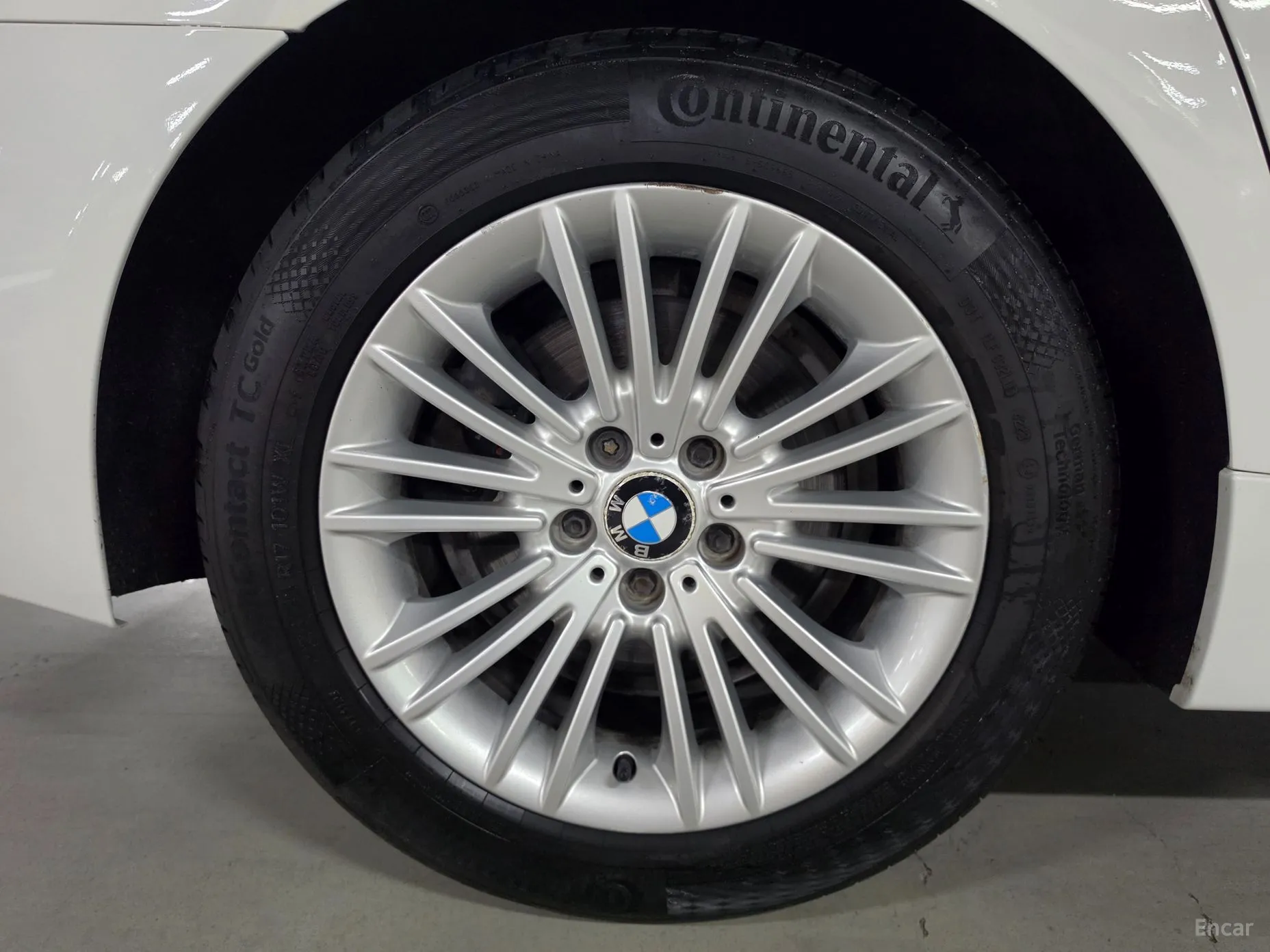 BMW 5 Series (F10) превью 19