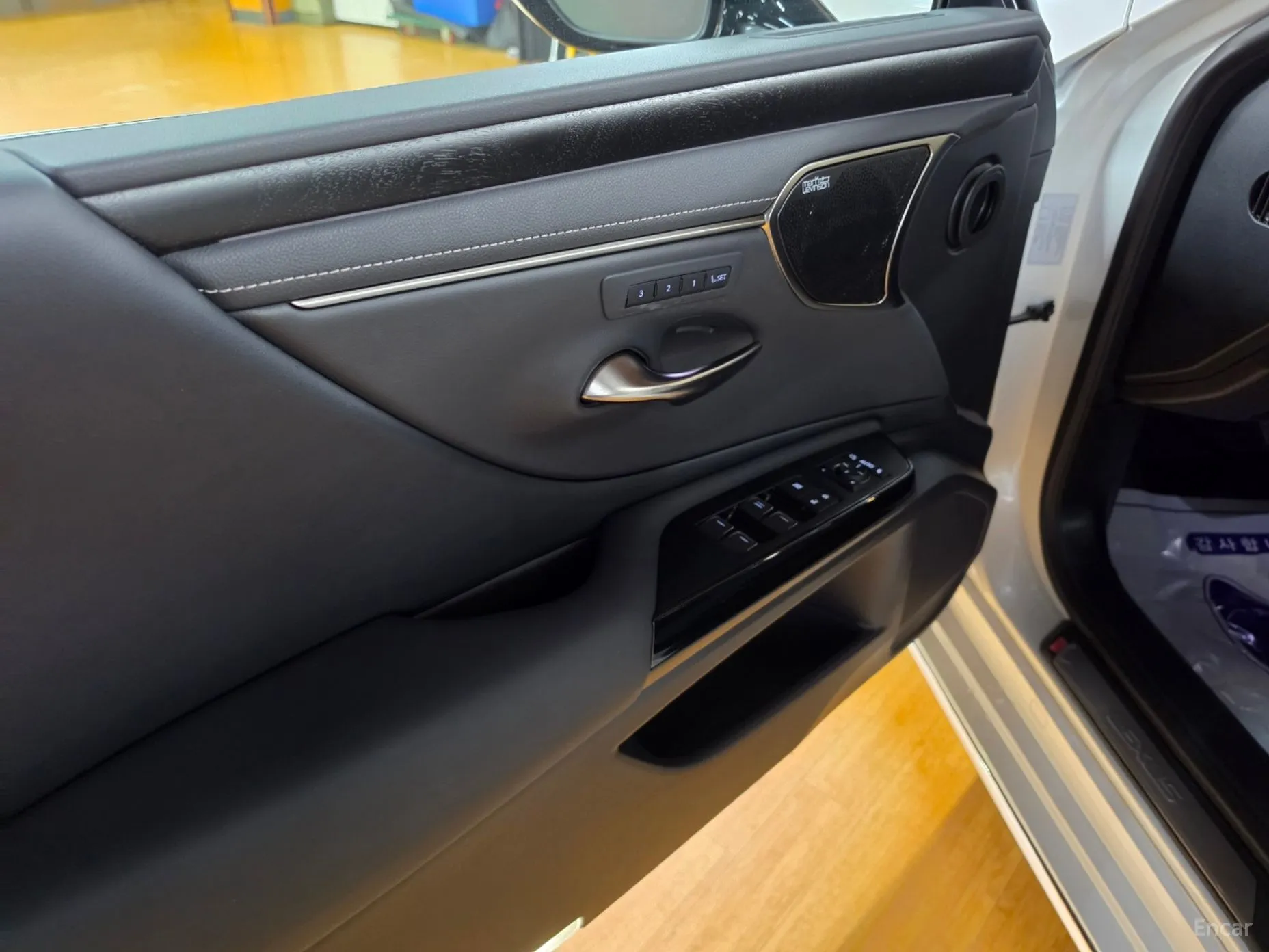 Lexus ES300h 7th Generation превью 14
