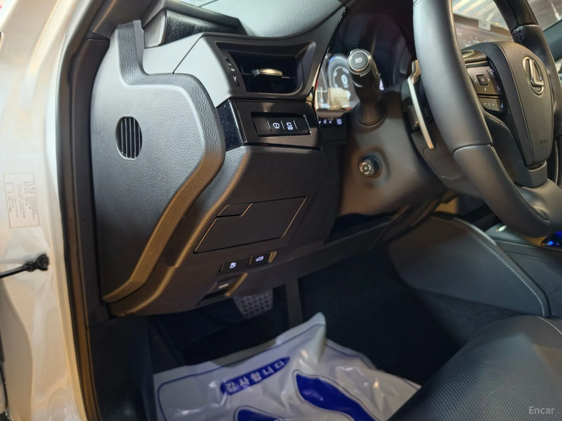 Lexus ES300h 7th Generation превью 18