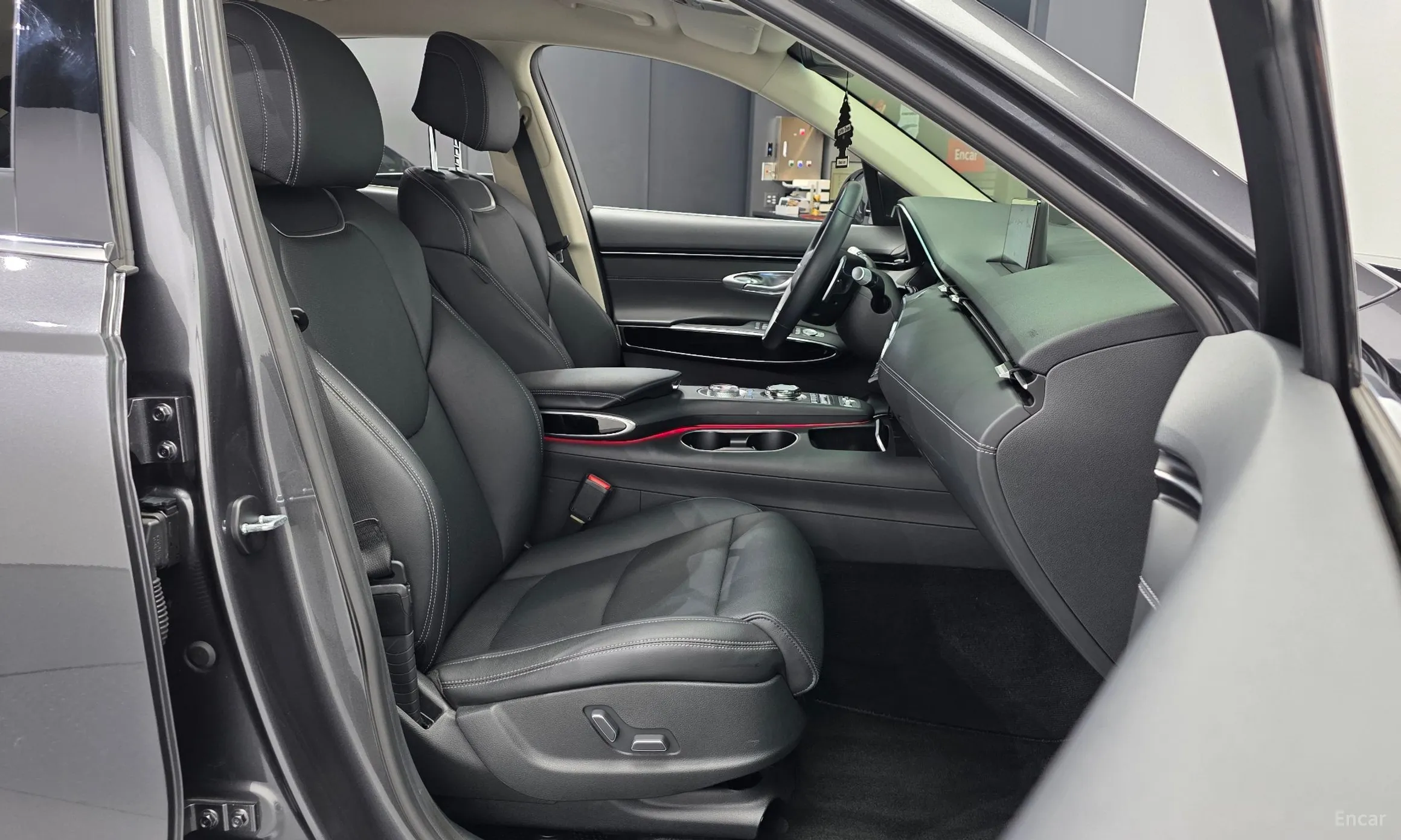 Genesis GV70 превью 11