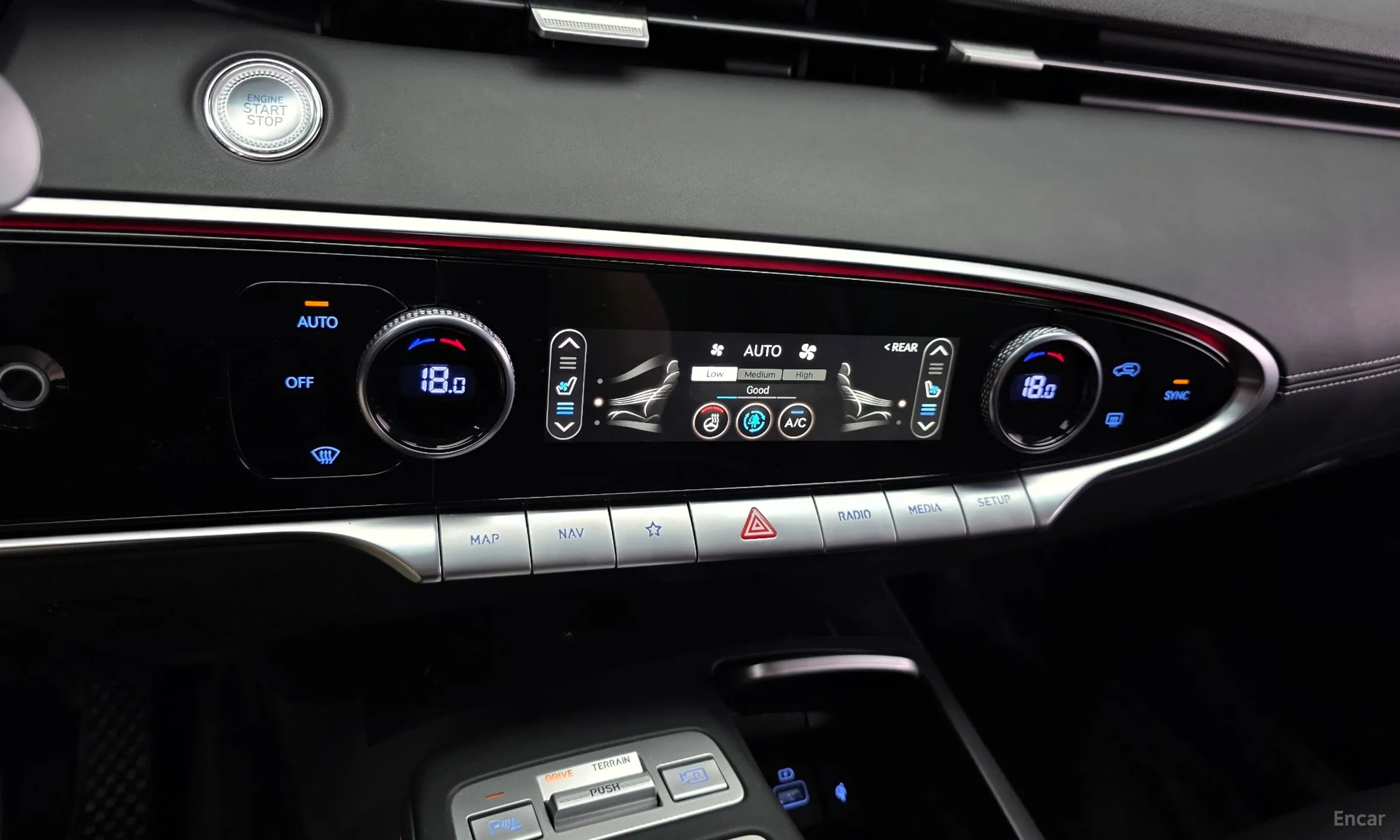 Genesis GV70 превью 17