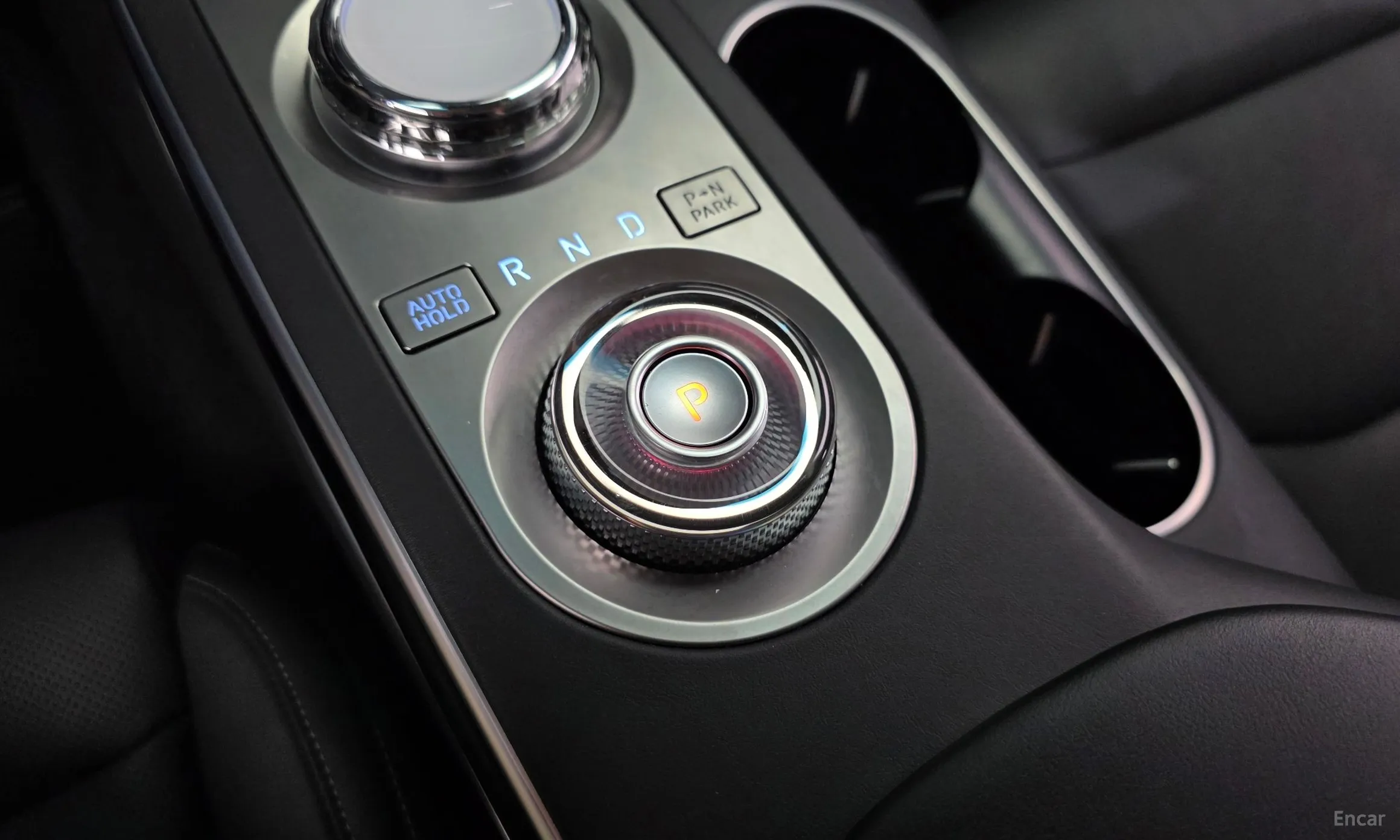 Genesis GV70 превью 9