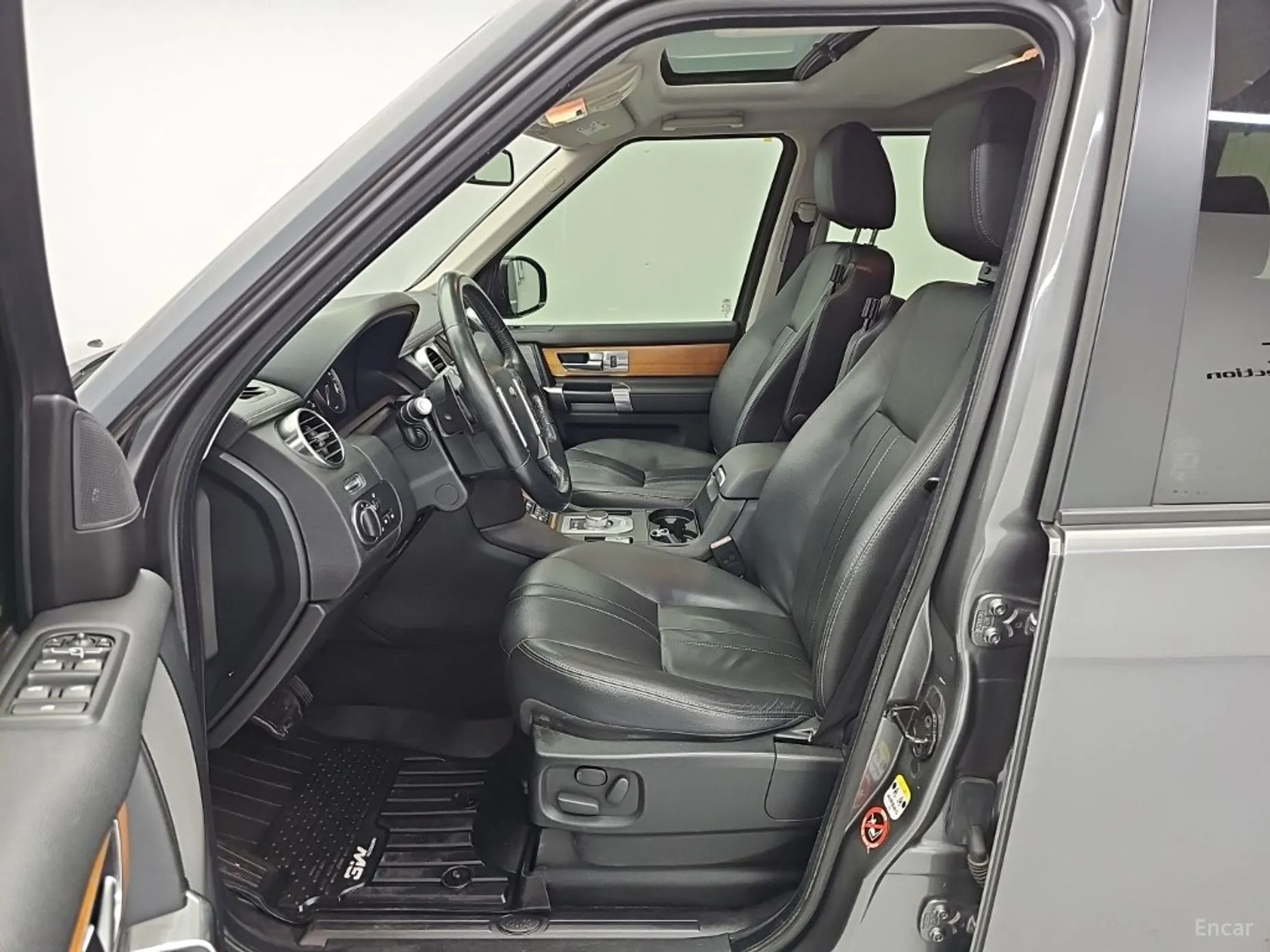 Land Rover Discovery 4 превью 11