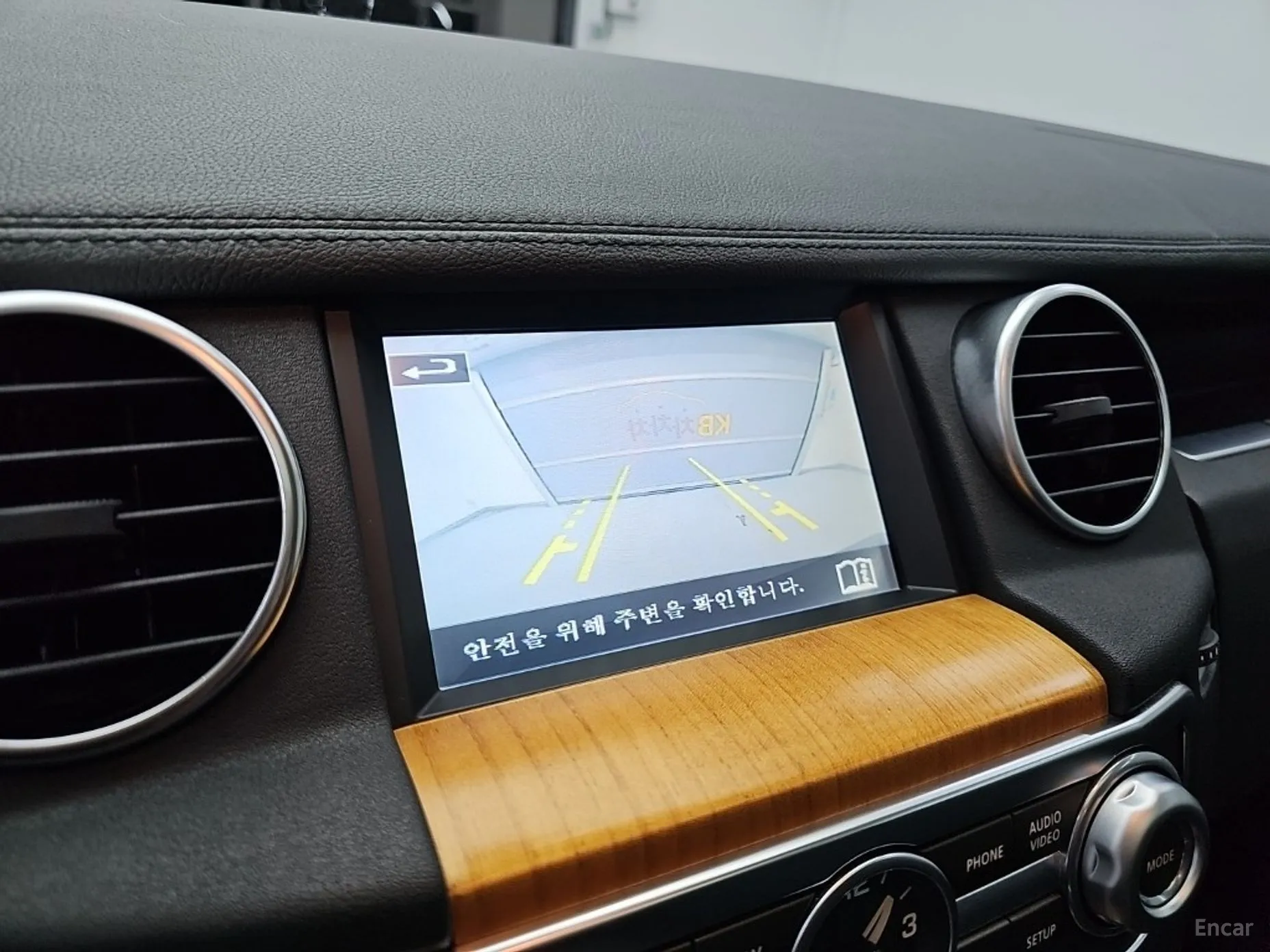 Land Rover Discovery 4 превью 16