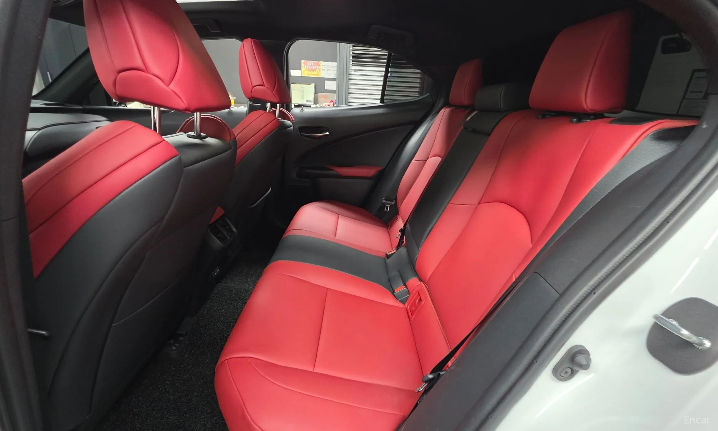 Lexus UX250h превью 12