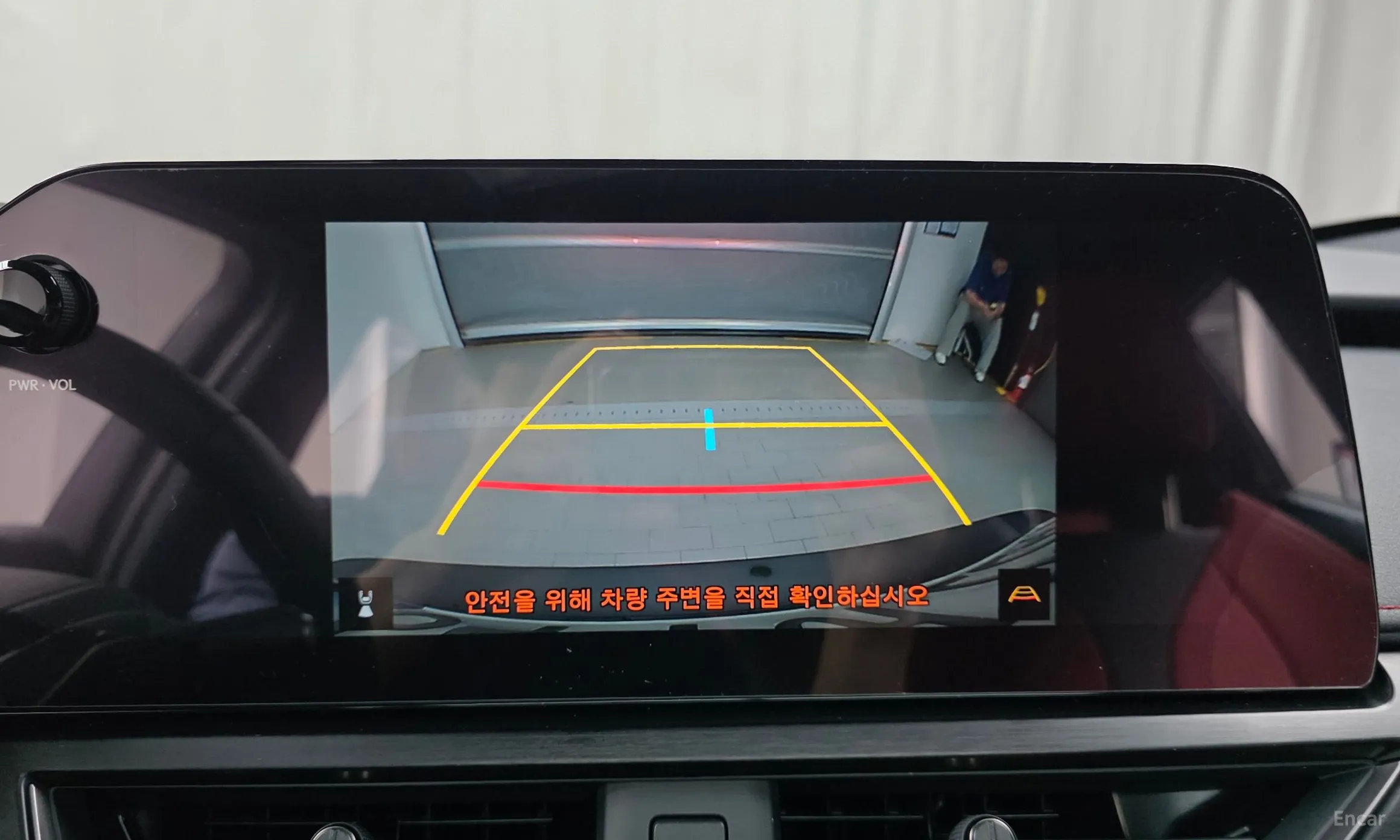 Lexus UX250h превью 15
