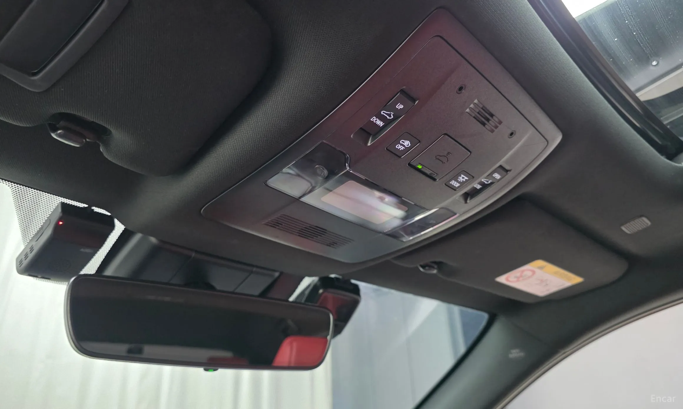 Lexus UX250h превью 18