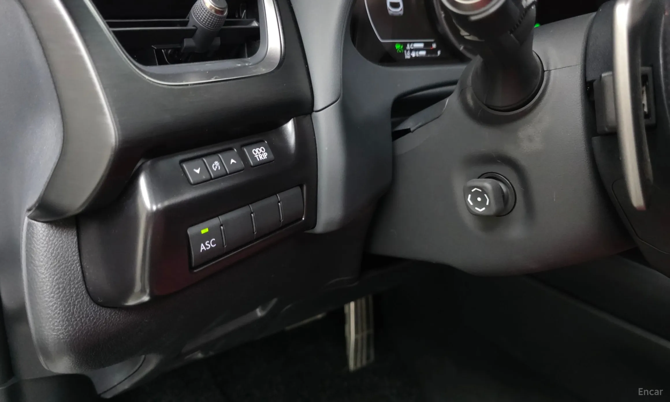 Lexus UX250h превью 19