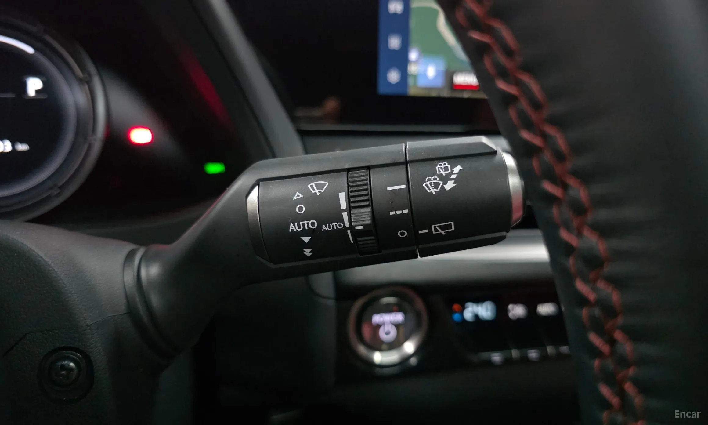 Lexus UX250h превью 20