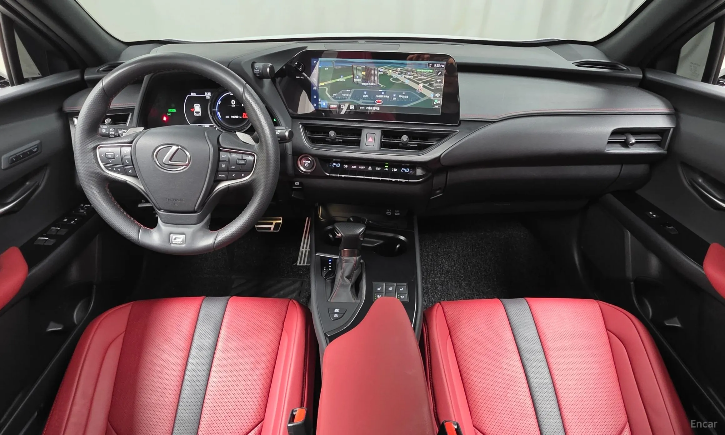 Lexus UX250h превью 7