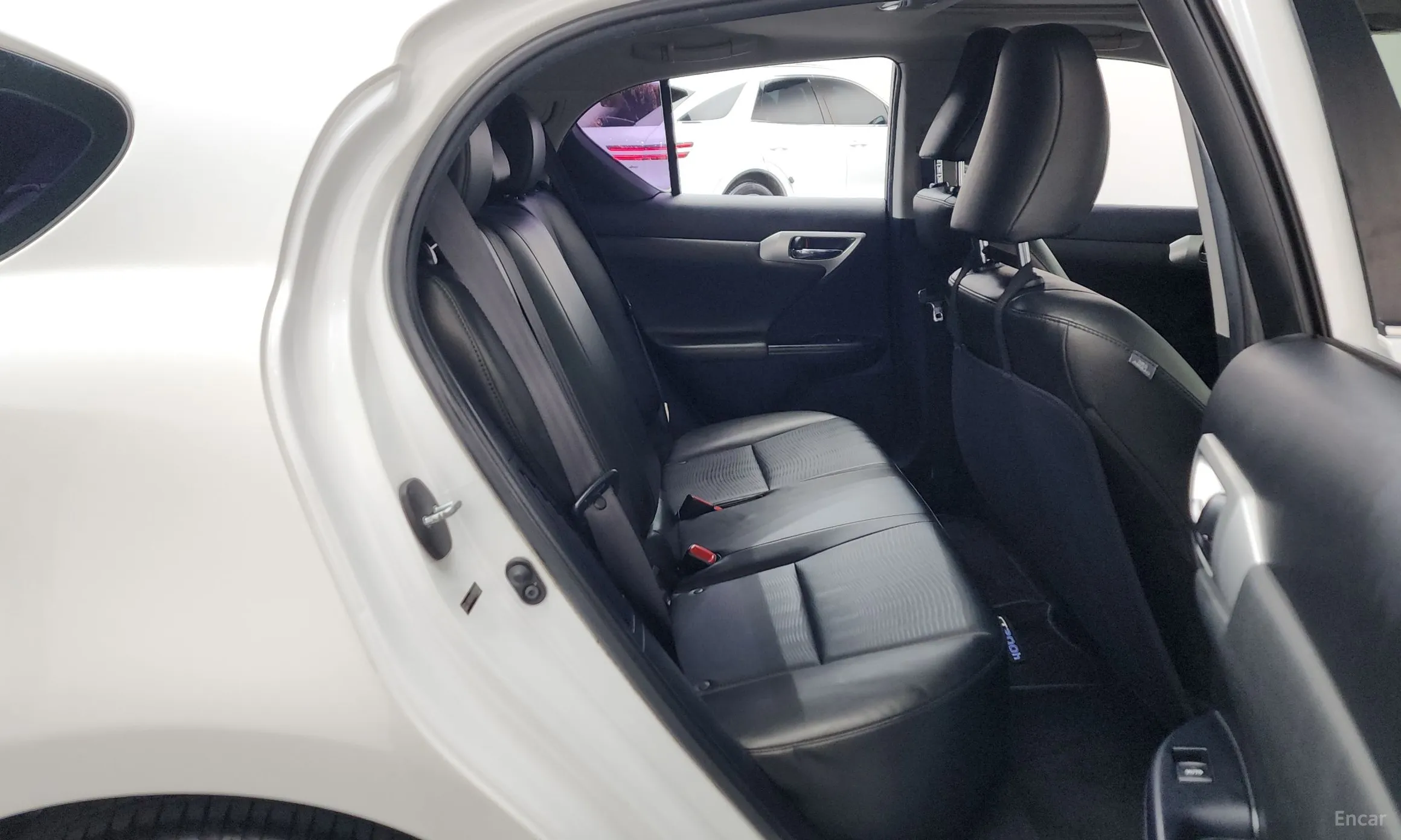 Lexus CT200h превью 12