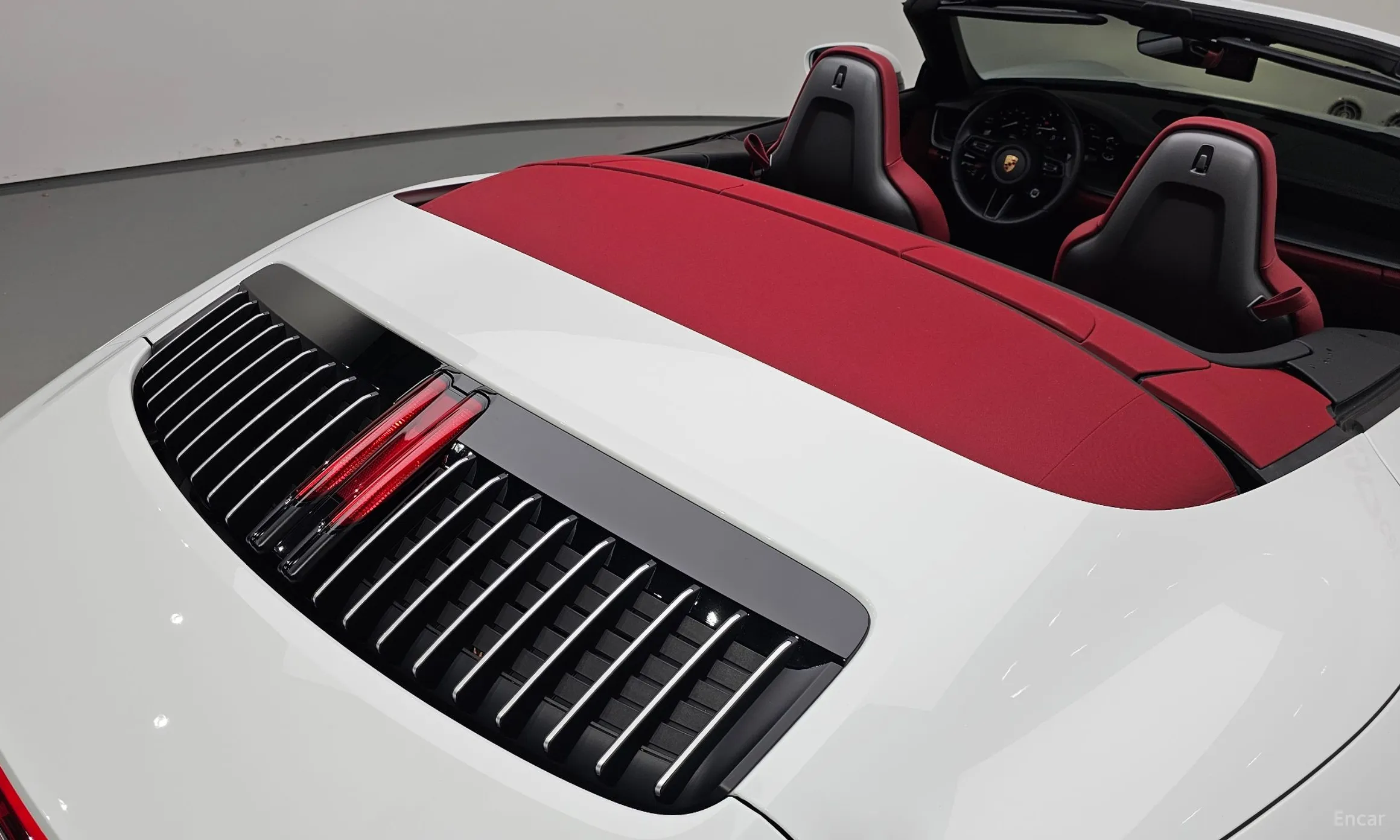 Porsche 911 (992) превью 20
