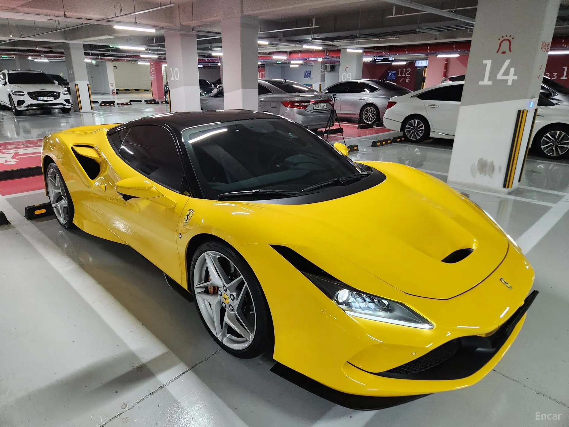 Ferrari F8 Tributo превью 4