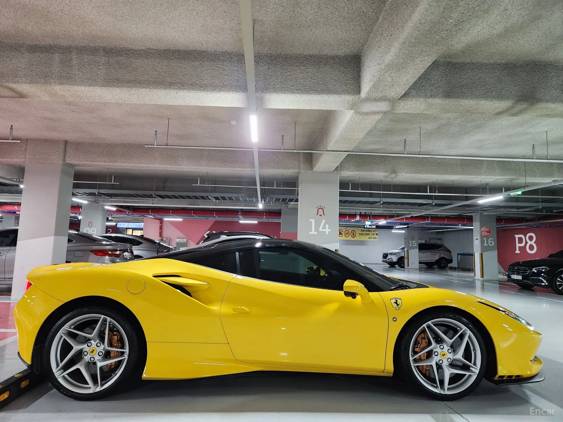 Ferrari F8 Tributo превью 5