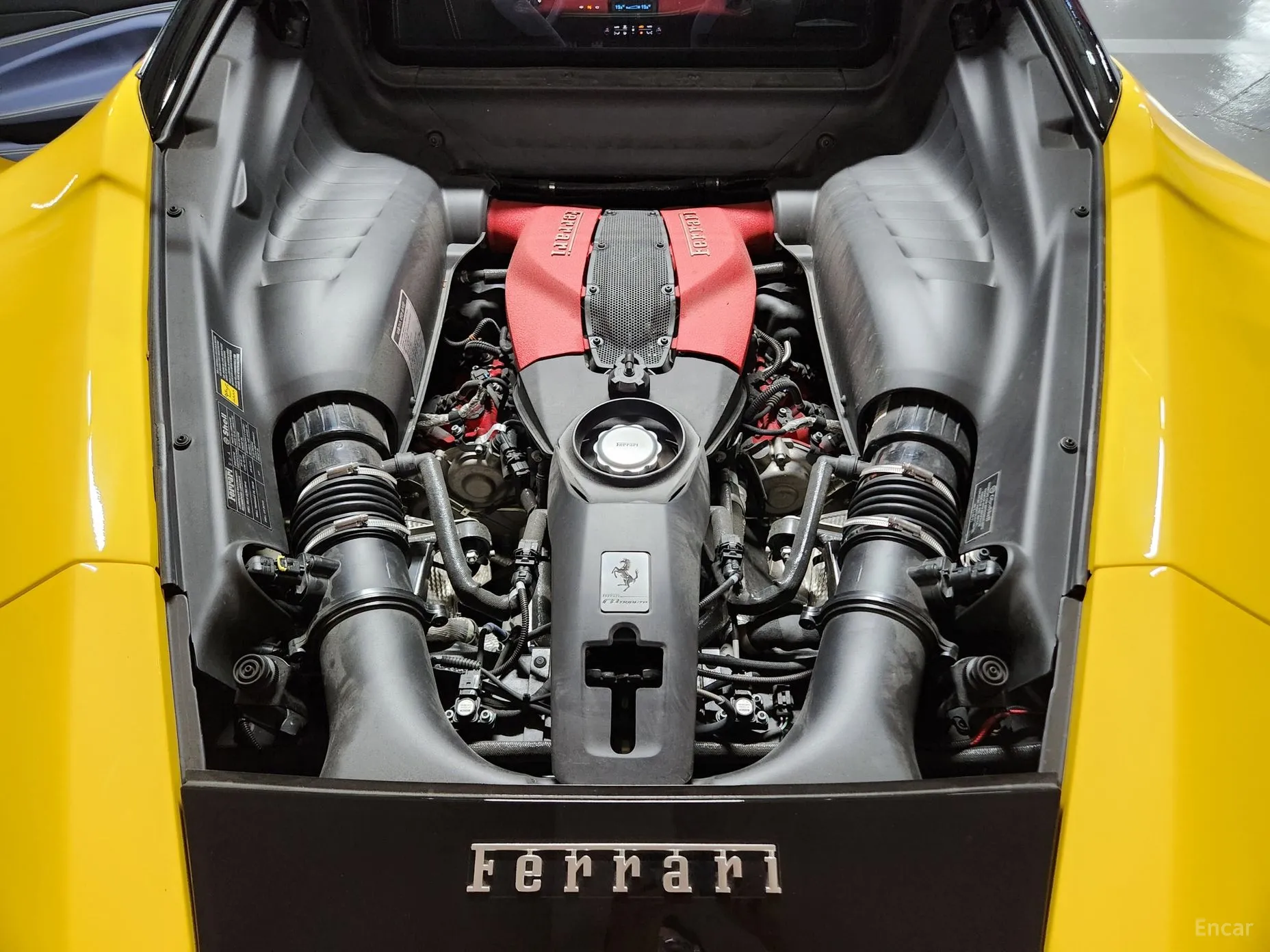 Ferrari F8 Tributo превью 7