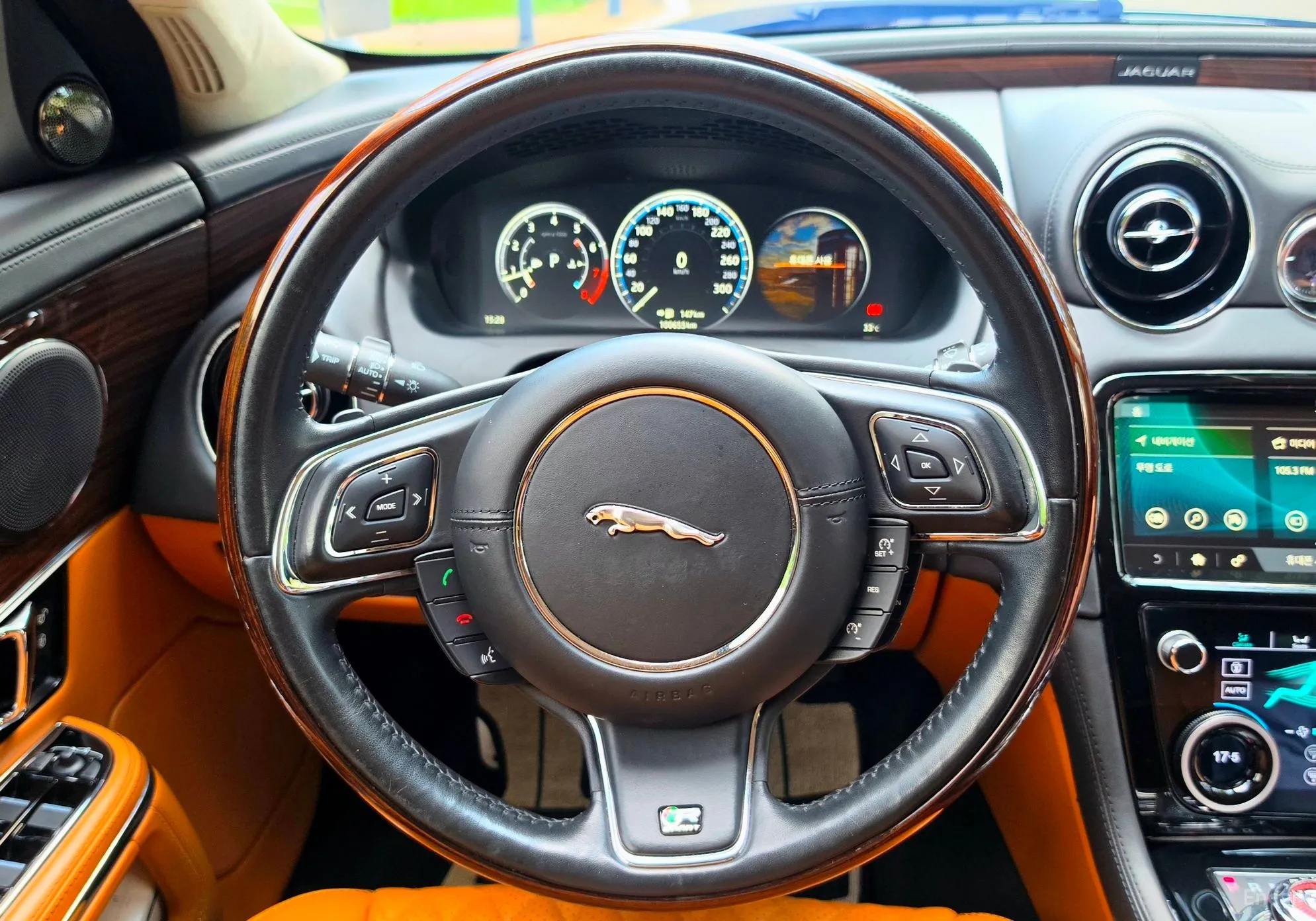Jaguar All New XJ превью 10