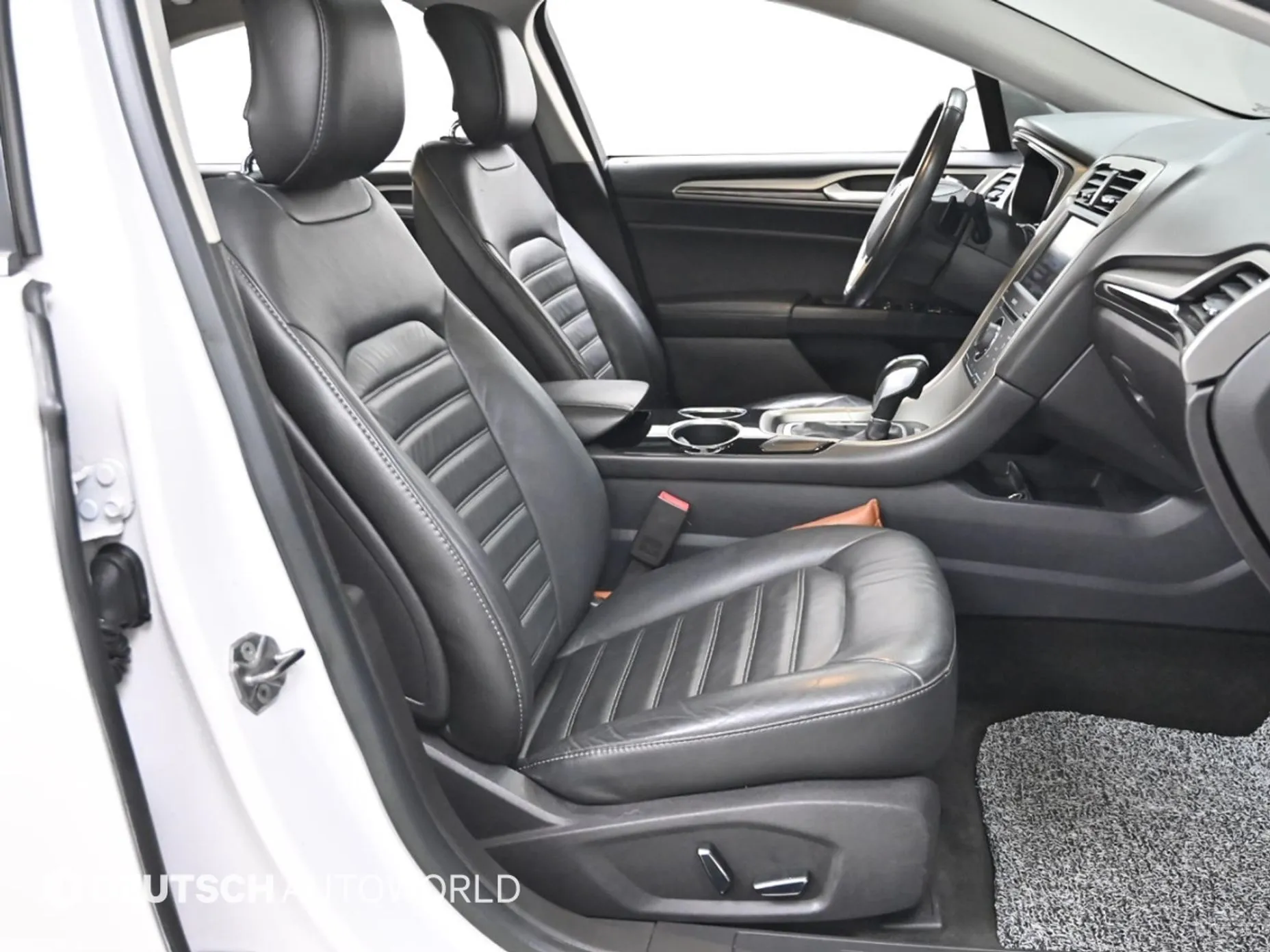 Ford Fusion превью 10