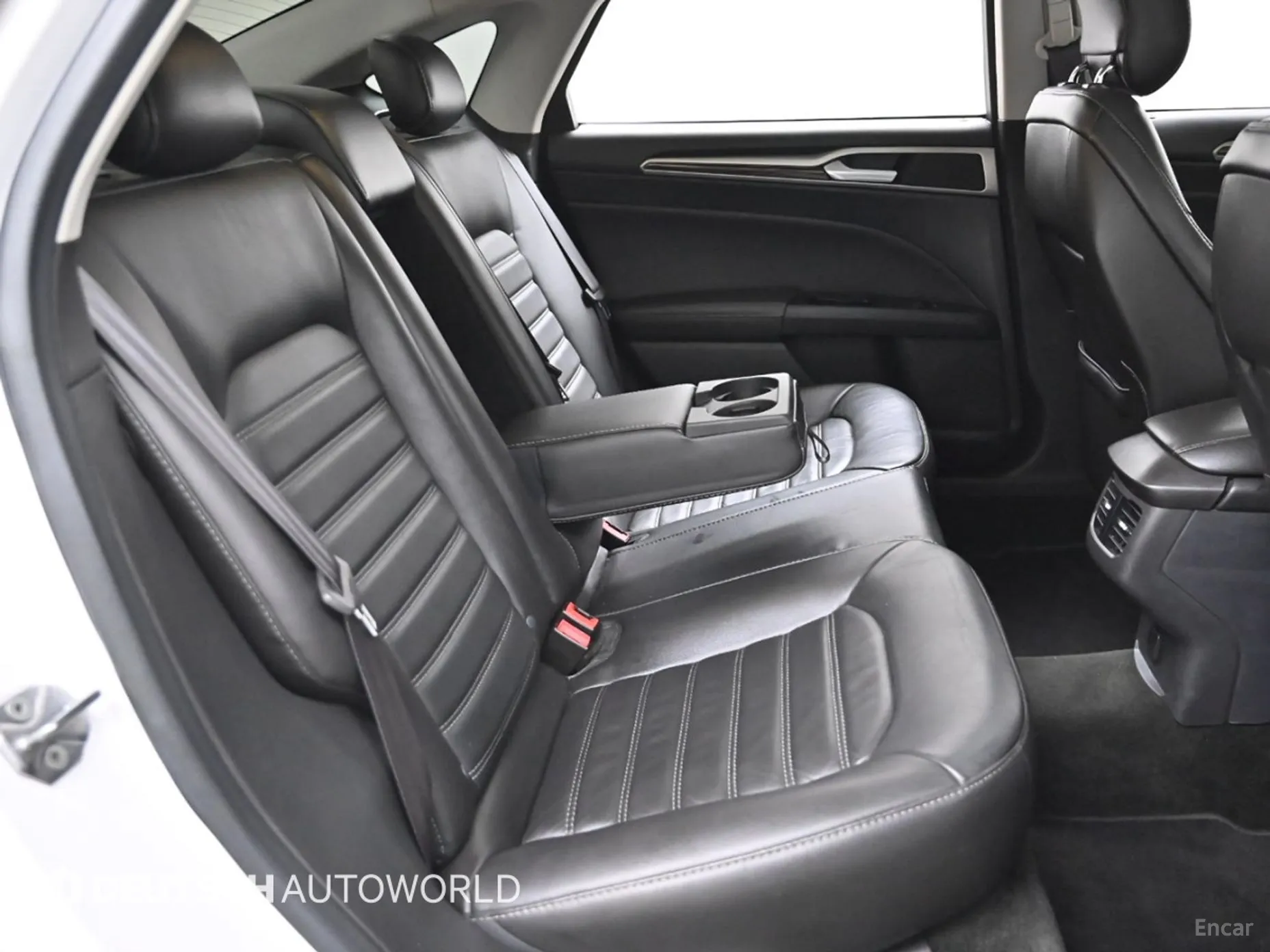 Ford Fusion превью 12