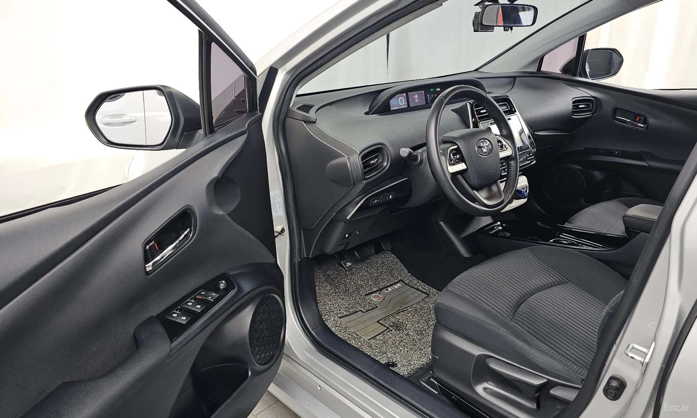 Toyota Prius 4th Generation превью 10
