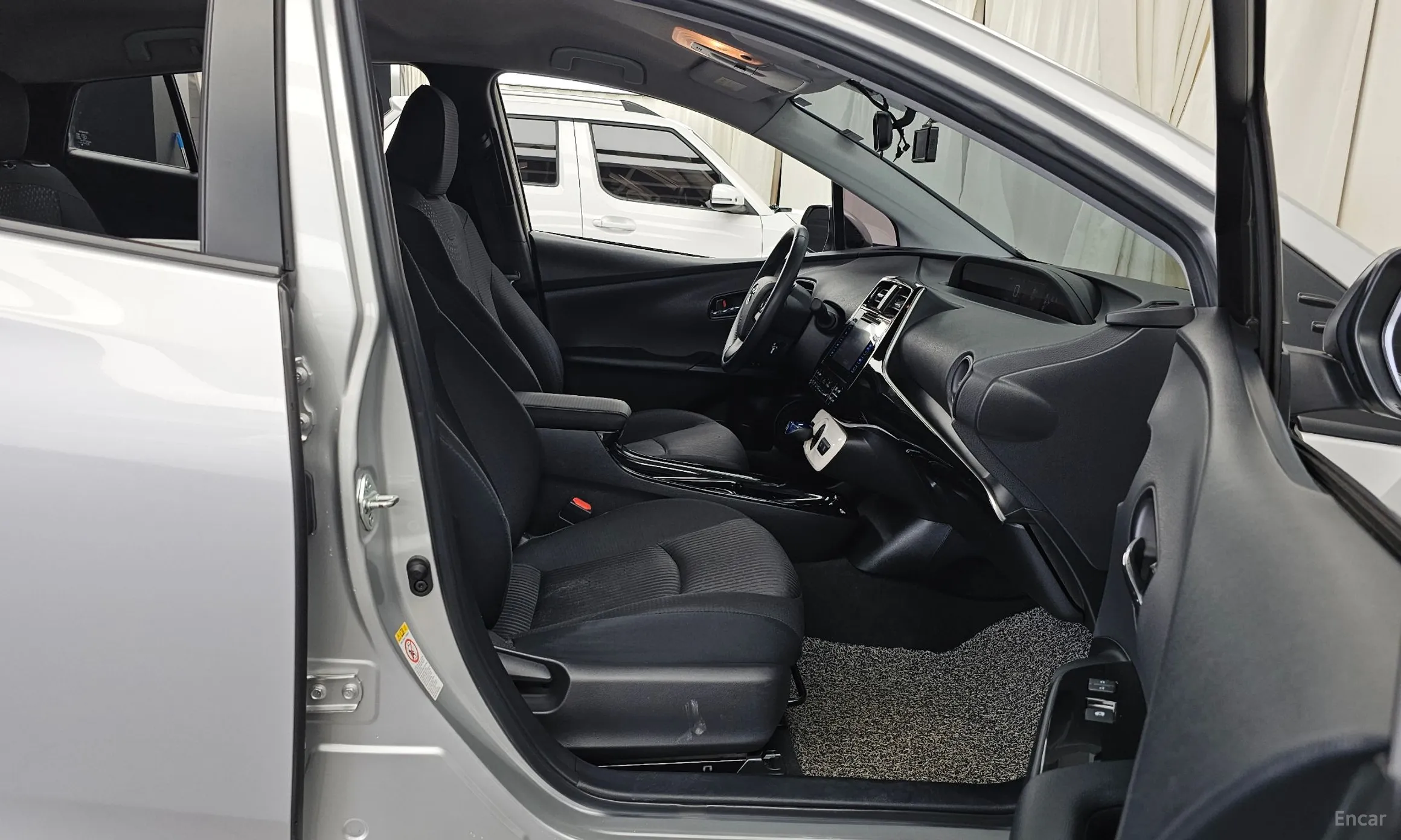 Toyota Prius 4th Generation превью 11